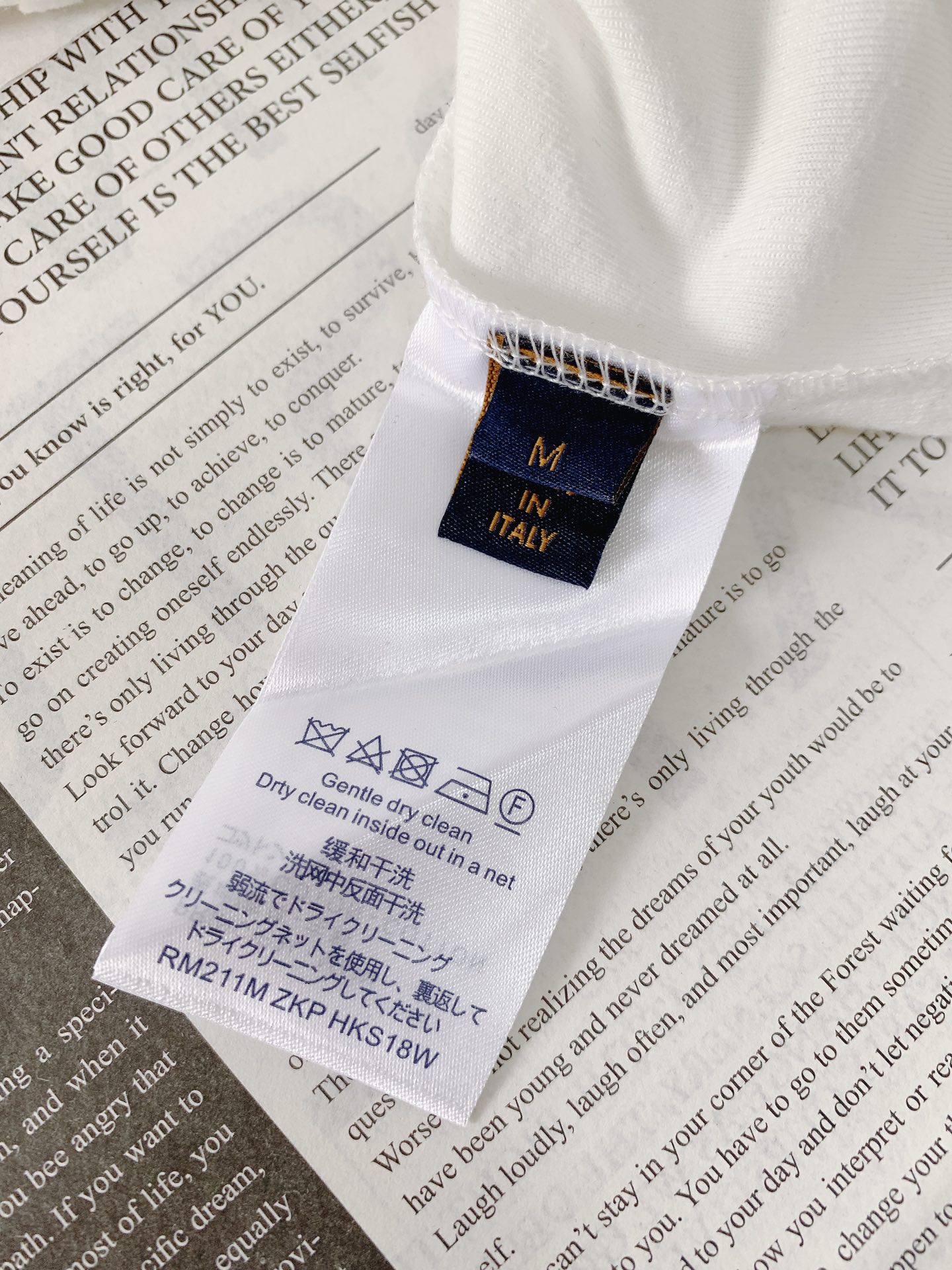 LouisVuitton路易威登2024SS春夏新品毛巾绣浮雕短袖高端气质型必入的极品款式一款极具腔调感