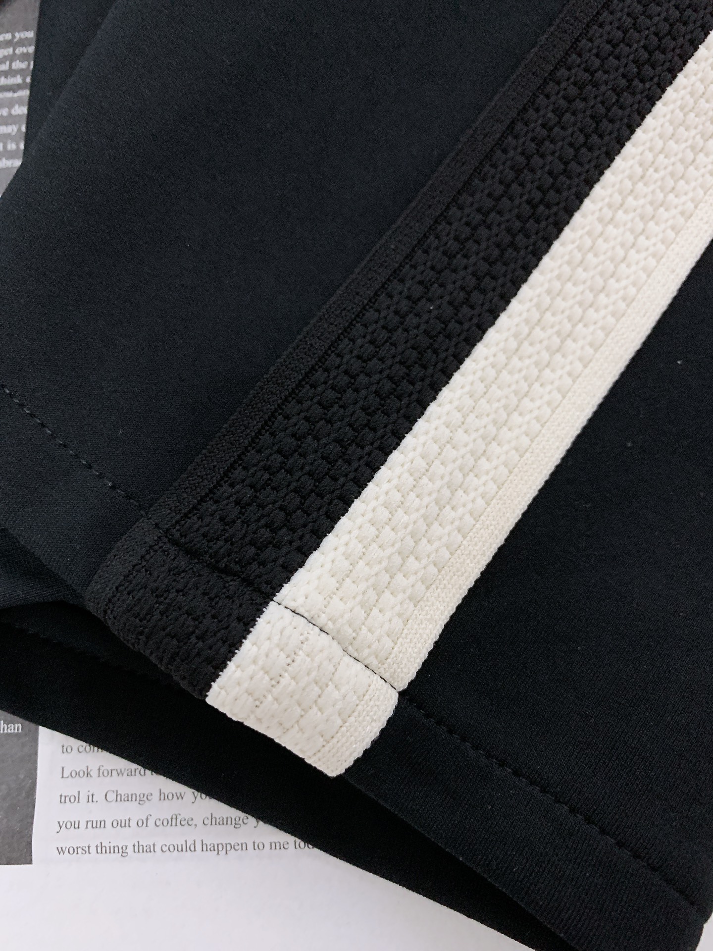 LouisVuitton路易威登2024SS春夏新品时尚休闲短裤甄选优质面料打造独特设计缔造简约线条感版