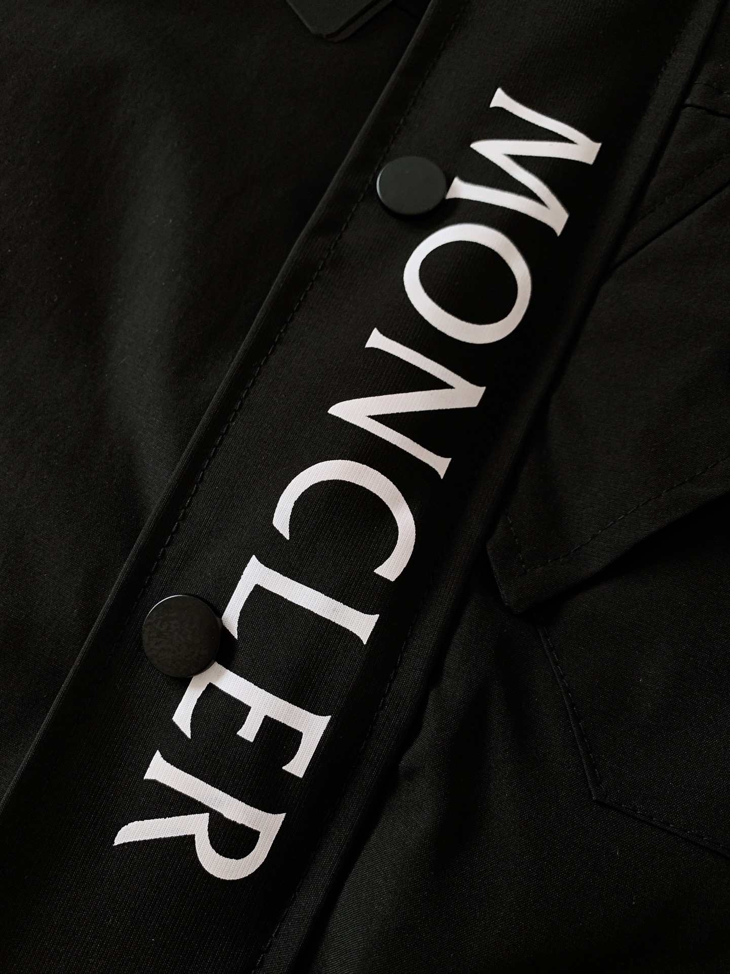 Moncler蒙口2024SS早春新品休闲夹克外套高端一线成衣系列！高端经典商务休闲系列通体的设计以极简