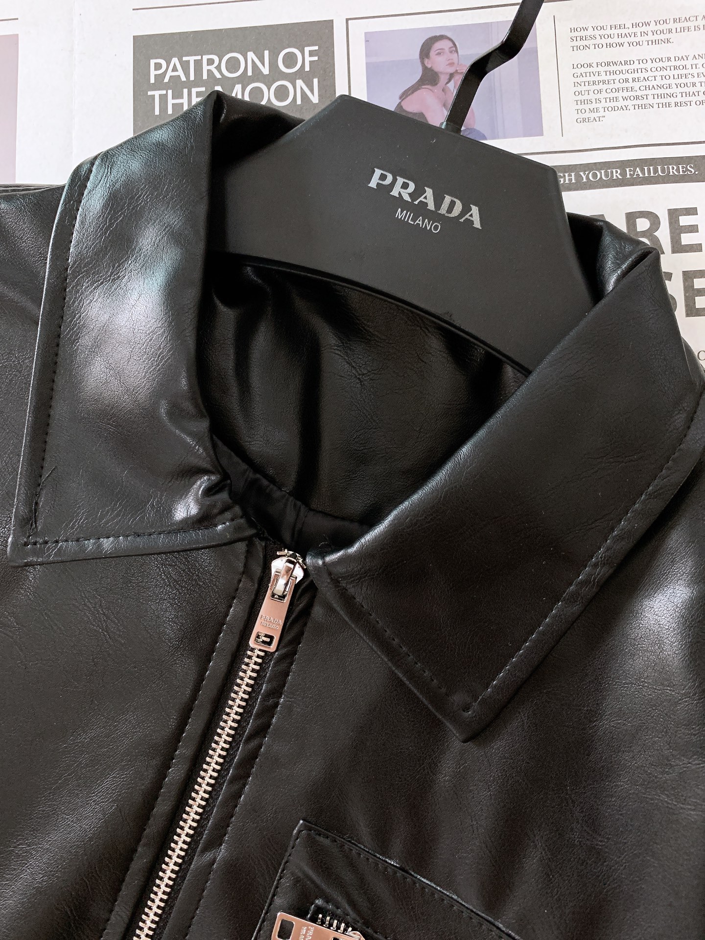 Prada普拉达2024SS早春新品PU夹克外套进口PU皮打造整衣全部精工走线手感处理完美极强的轮廓设计