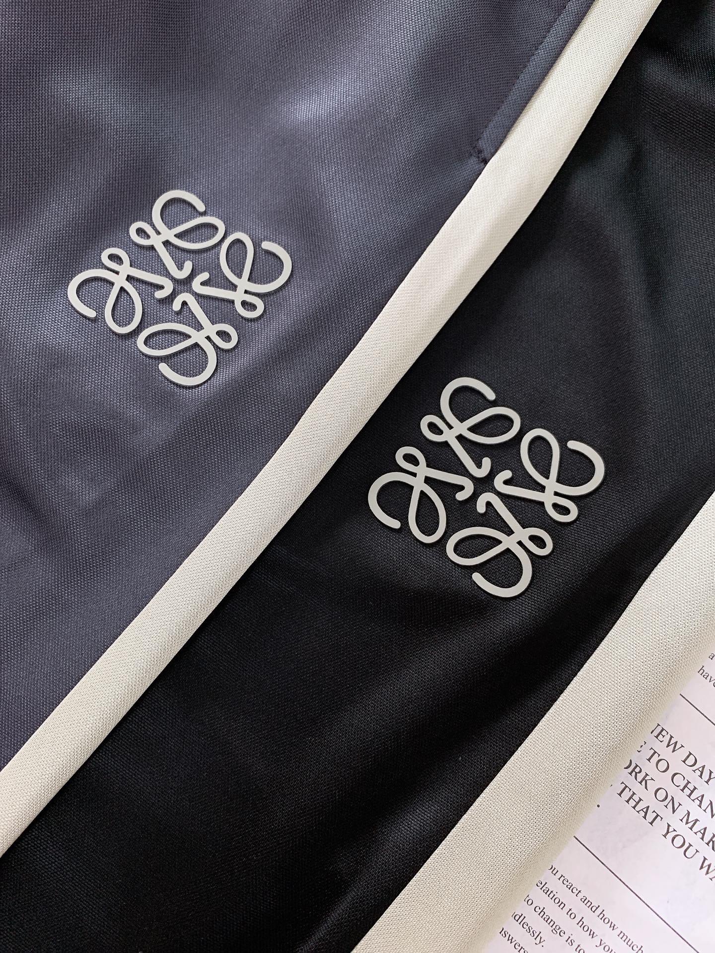 Loewe罗意威2024SS春夏新品时尚休闲短裤甄选优质面料打造独特设计缔造简约线条感版型不挑人客供定制