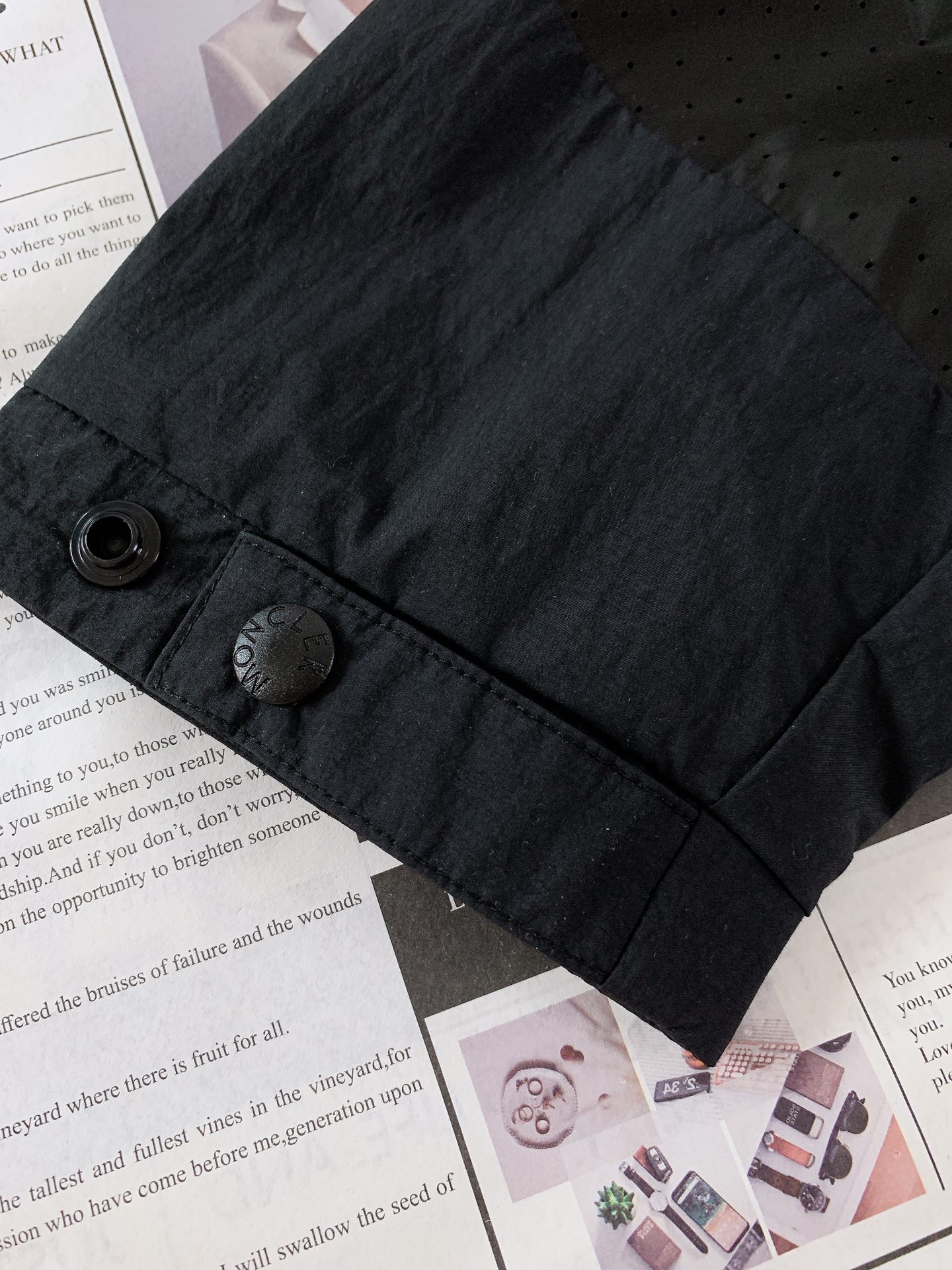 
Moncler 蒙口 倪大红、王一博同款。出口原版版本！！品质绝对的保证….全网有很多人来fk…但是都