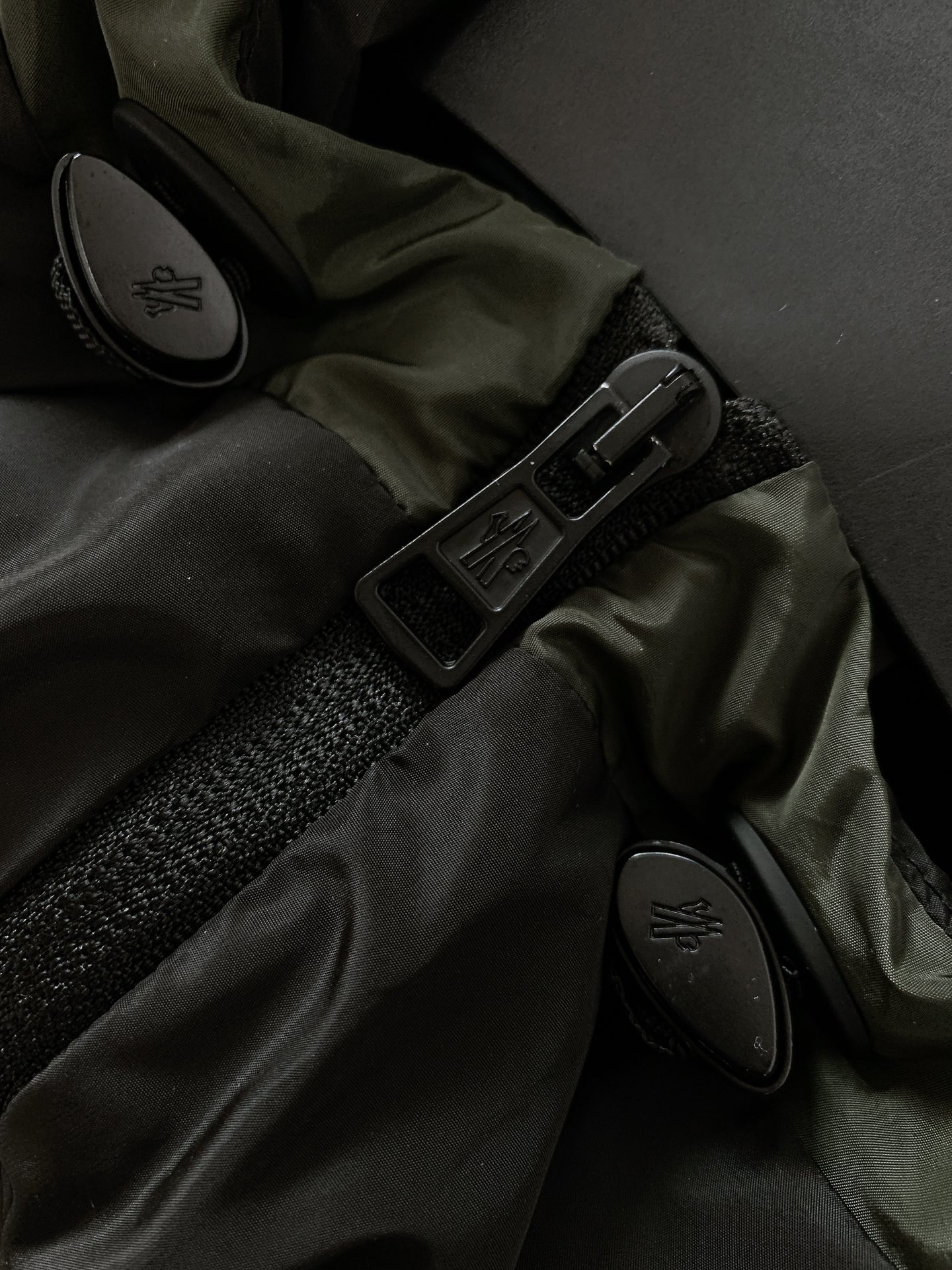 
Moncler 蒙口 倪大红、王一博同款。出口原版版本！！品质绝对的保证….全网有很多人来fk…但是都