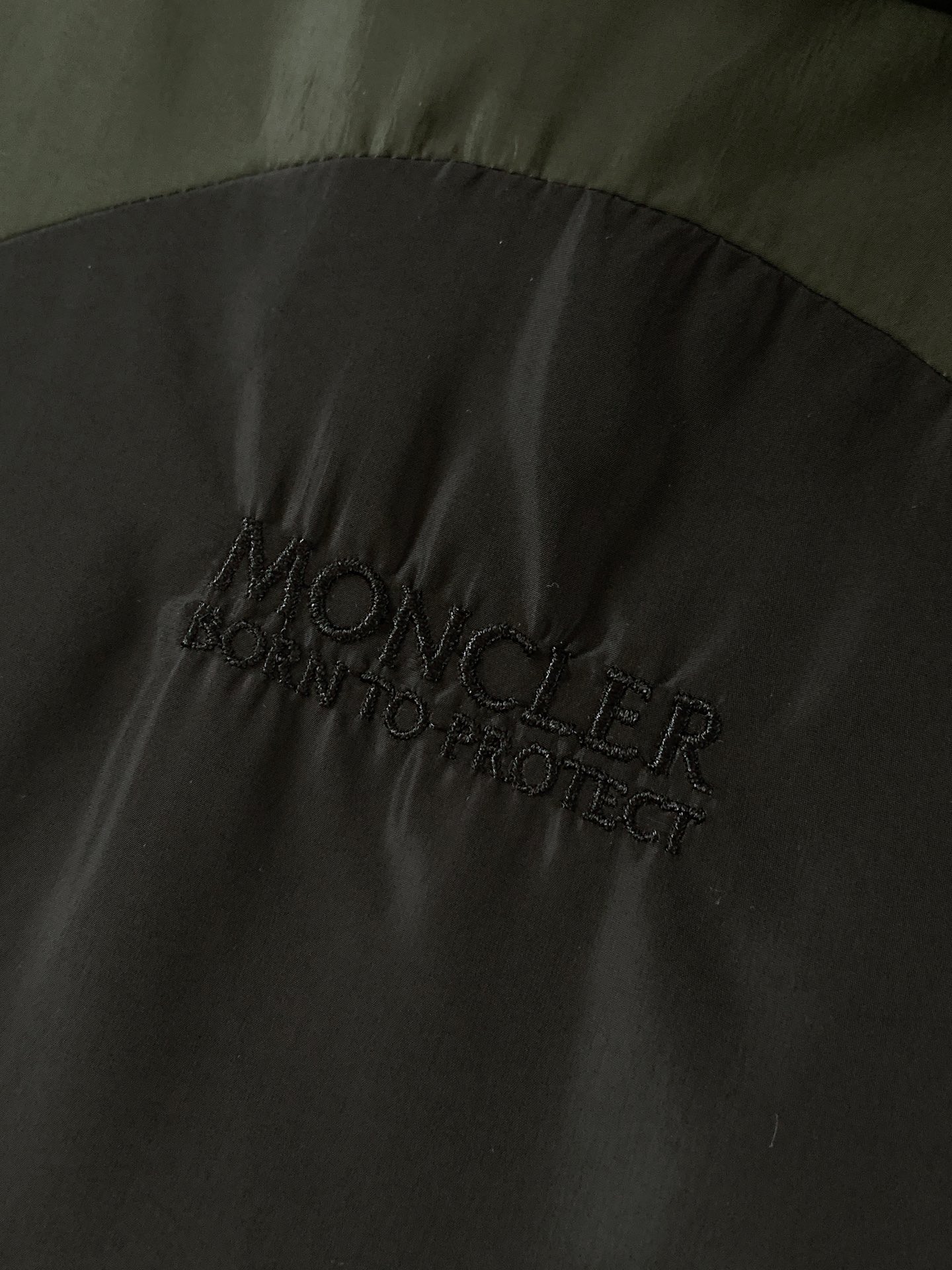 
Moncler 蒙口 倪大红、王一博同款。出口原版版本！！品质绝对的保证….全网有很多人来fk…但是都