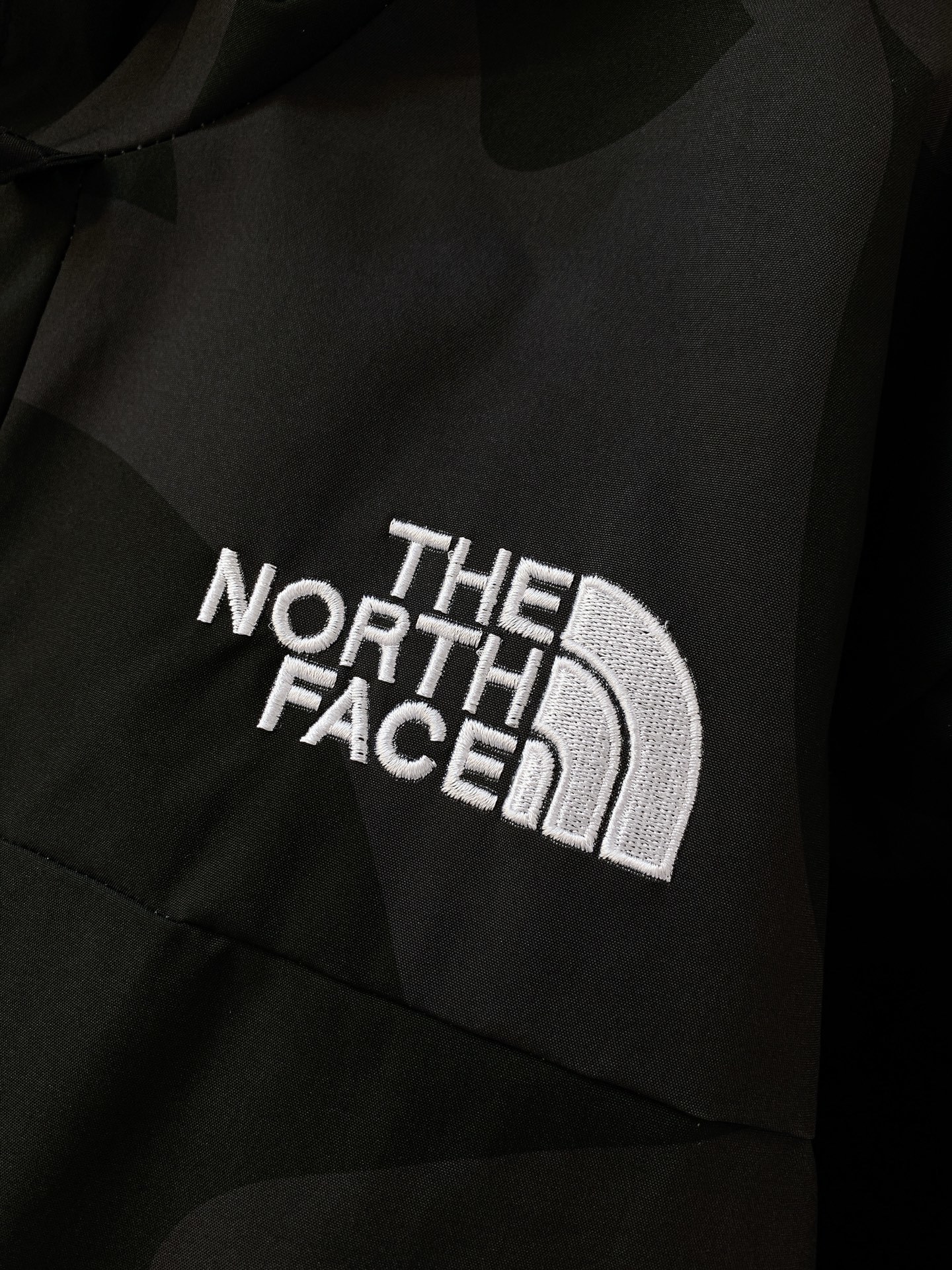 The North Face®北面 TNF x XX KAWS 联名款 字母Logo刺绣连帽休闲冲锋