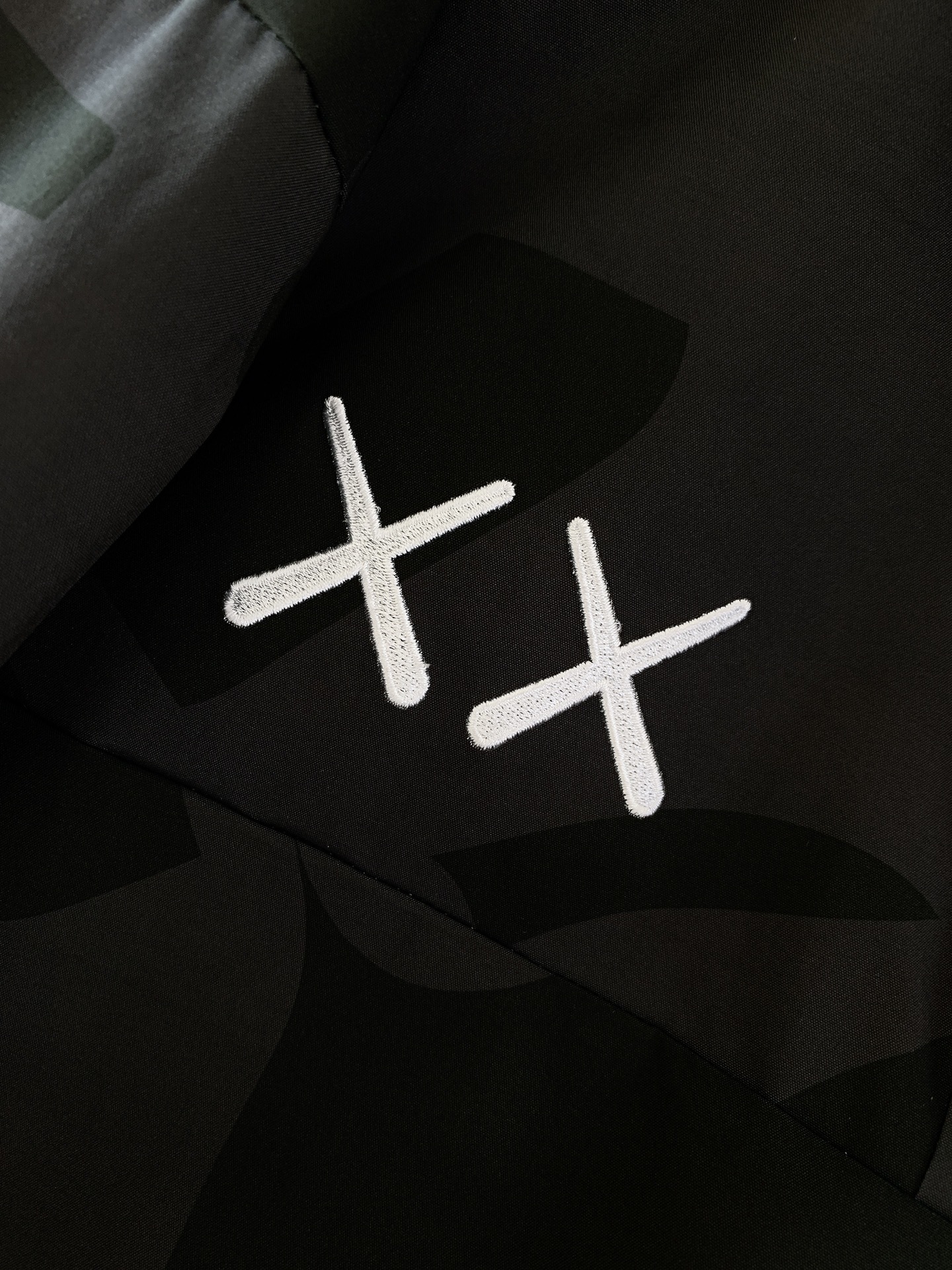 The North Face®北面 TNF x XX KAWS 联名款 字母Logo刺绣连帽休闲冲锋