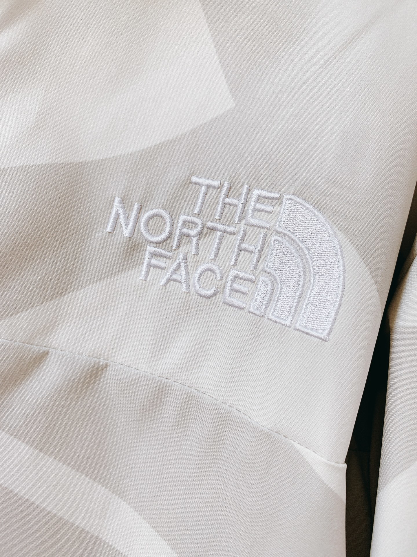 The North Face®北面 TNF x XX KAWS 联名款 字母Logo刺绣连帽休闲冲锋