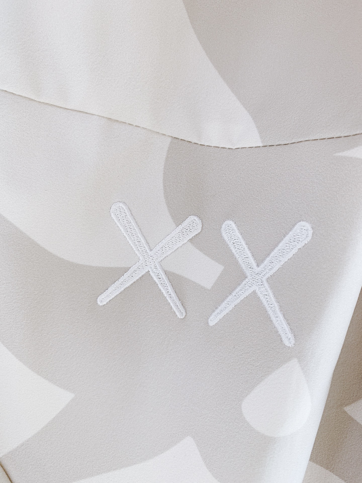 The North Face®北面 TNF x XX KAWS 联名款 字母Logo刺绣连帽休闲冲锋