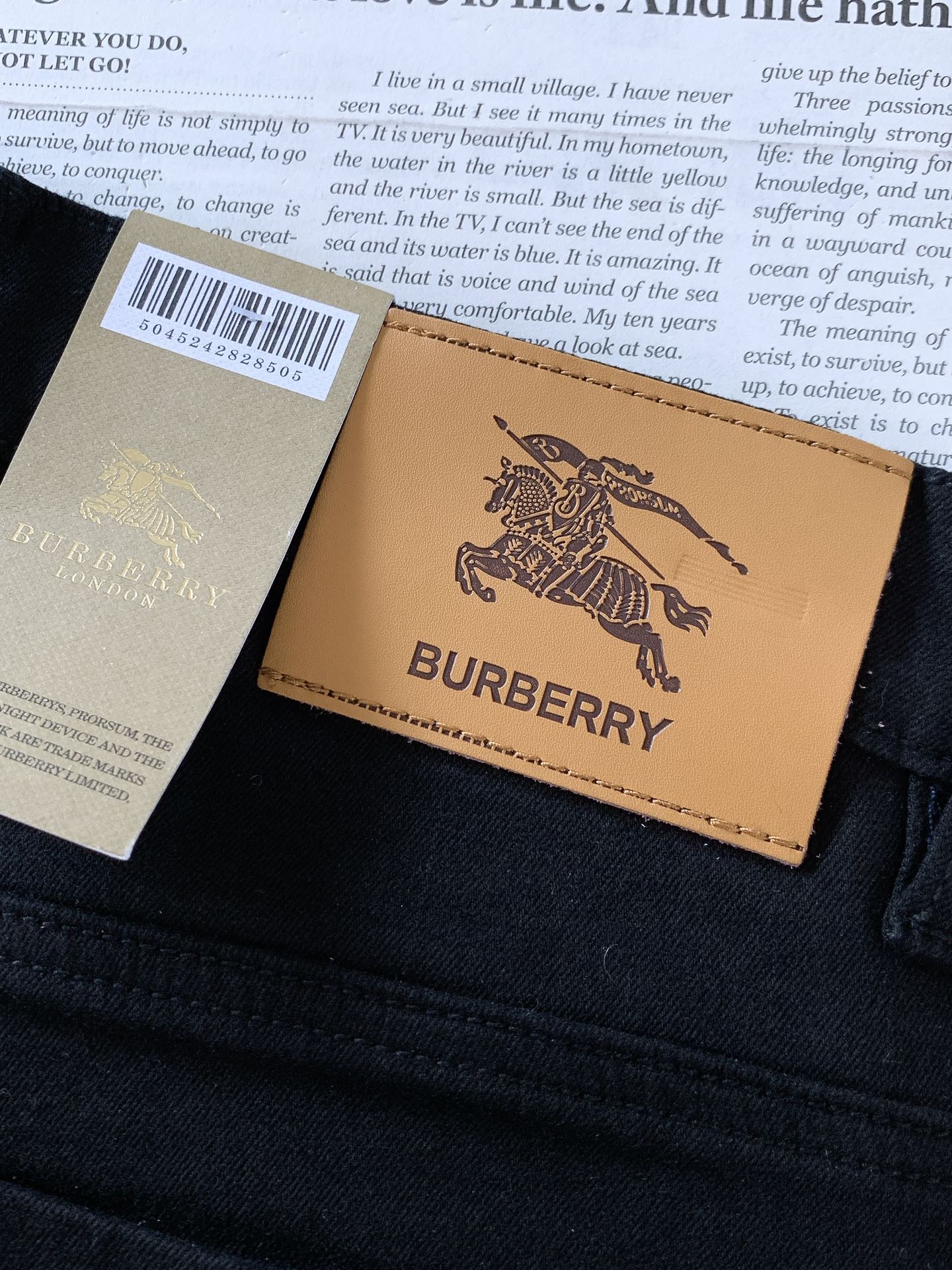 Burberry巴宝莉2024SS春夏新品休闲牛仔短裤进口水洗弹力面料上身舒适透气有弹力客供五金辅料装饰