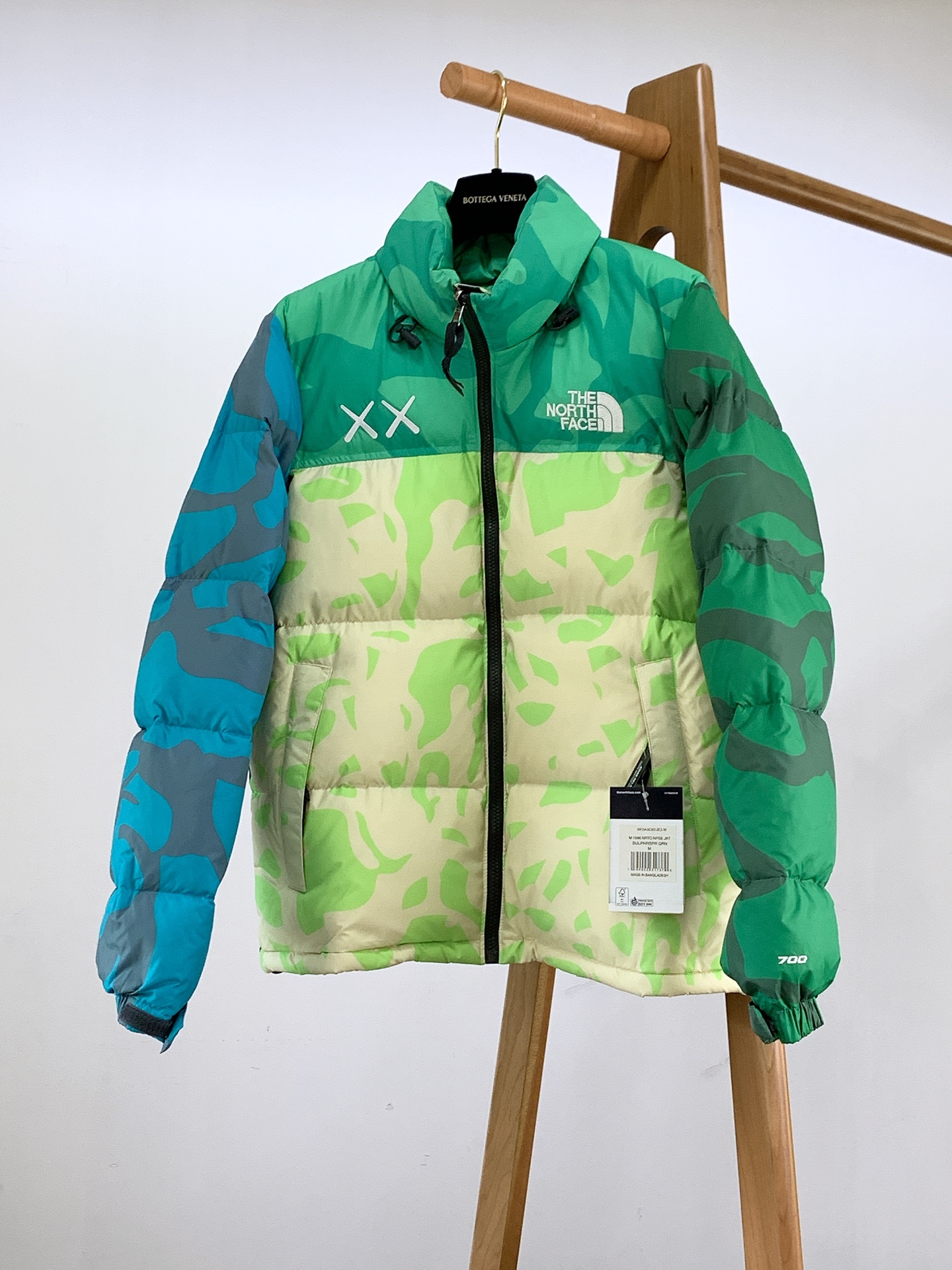 TheNorthFace北面️KAWS考斯XX联名款美版可收纳连帽羽绒服700蓬男女同款原版购入样衣复刻