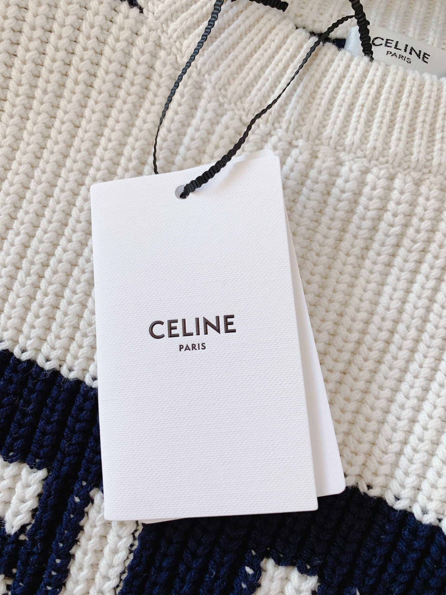 Celine赛琳2024FW早秋新品条纹手钩嵌花撞色圆领毛衣甄选优质美丽奴羊毛打造保暖质地柔软胸前嵌花品