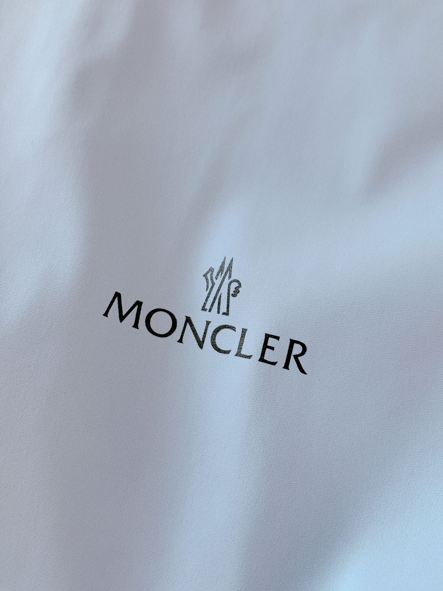 Moncler蒙口2024FW早秋新品户外防水连帽夹克贸易公司渠道稀出原厂代工出品该款夹克外层超柔聚酯纤