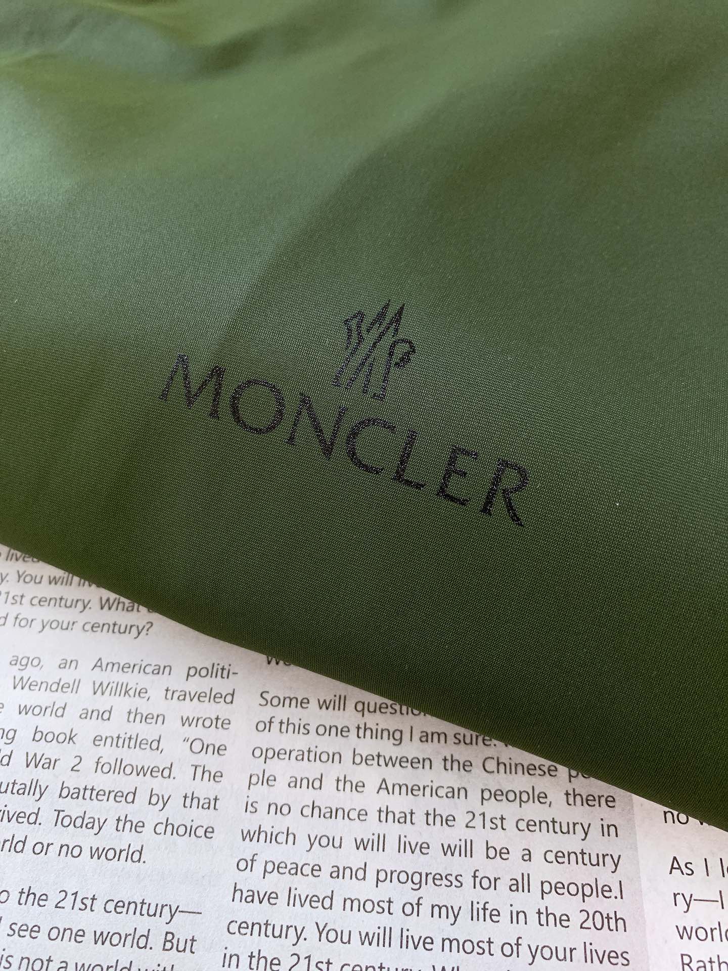 Moncler蒙口2024FW早秋新品户外防水连帽夹克贸易公司渠道稀出原厂代工出品该款夹克外层超柔聚酯纤