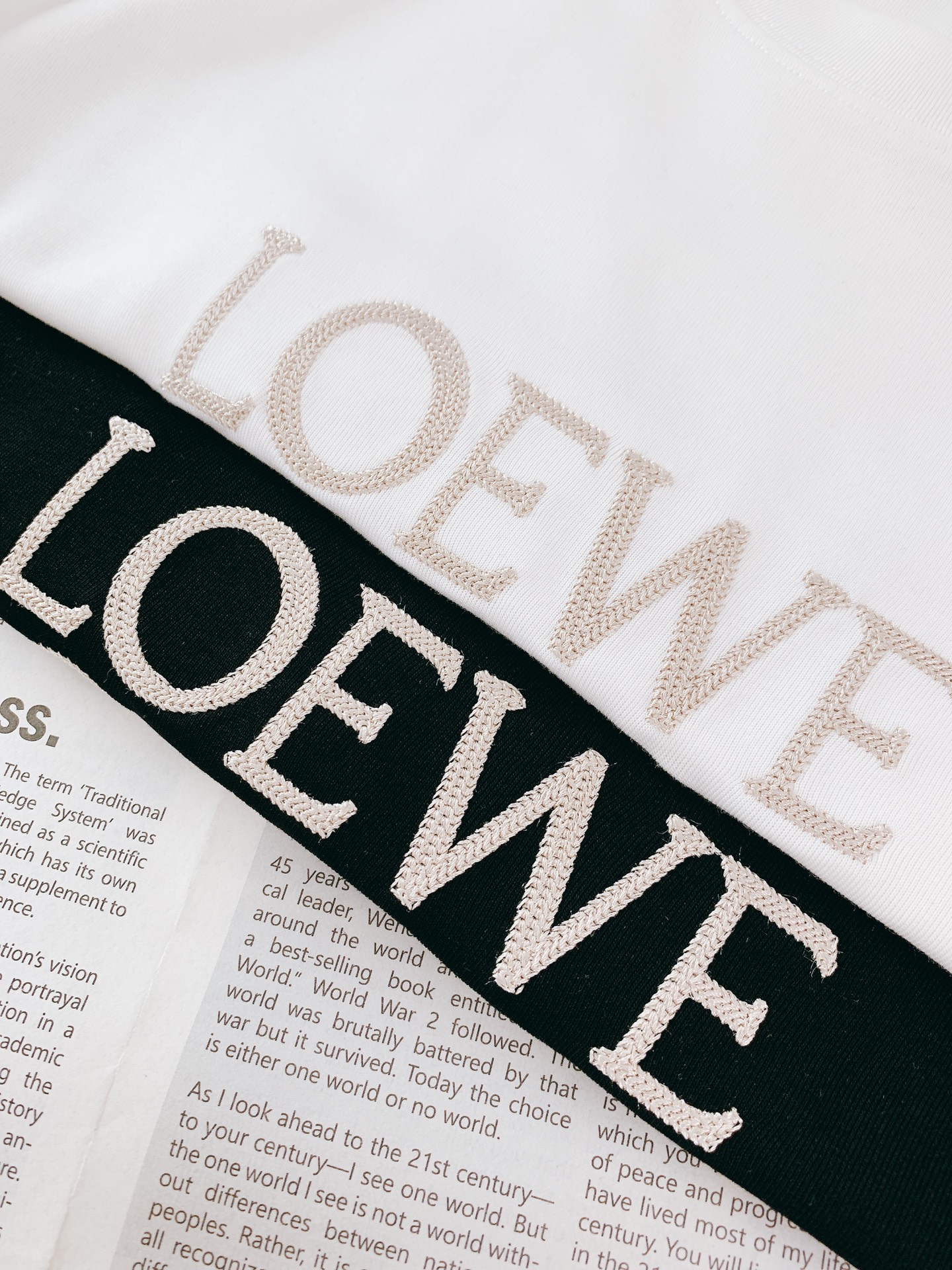 Loewe罗意威2024FW早秋新品圆领打底T恤立体感logo微廓形半袖打底T恤定制雪柔棉打造手感面糯有