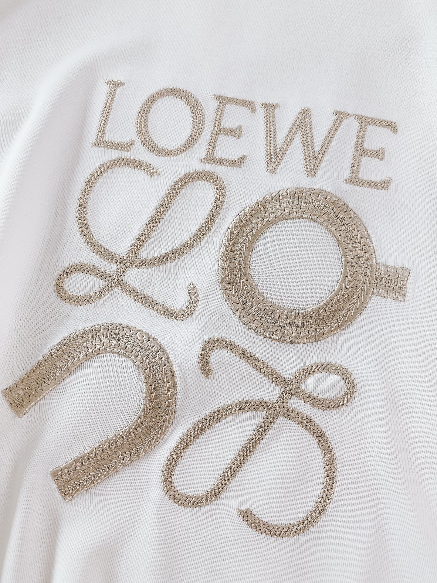 Loewe罗意威2024FW早秋新品圆领打底T恤立体感logo微廓形半袖打底T恤定制雪柔棉打造手感面糯有