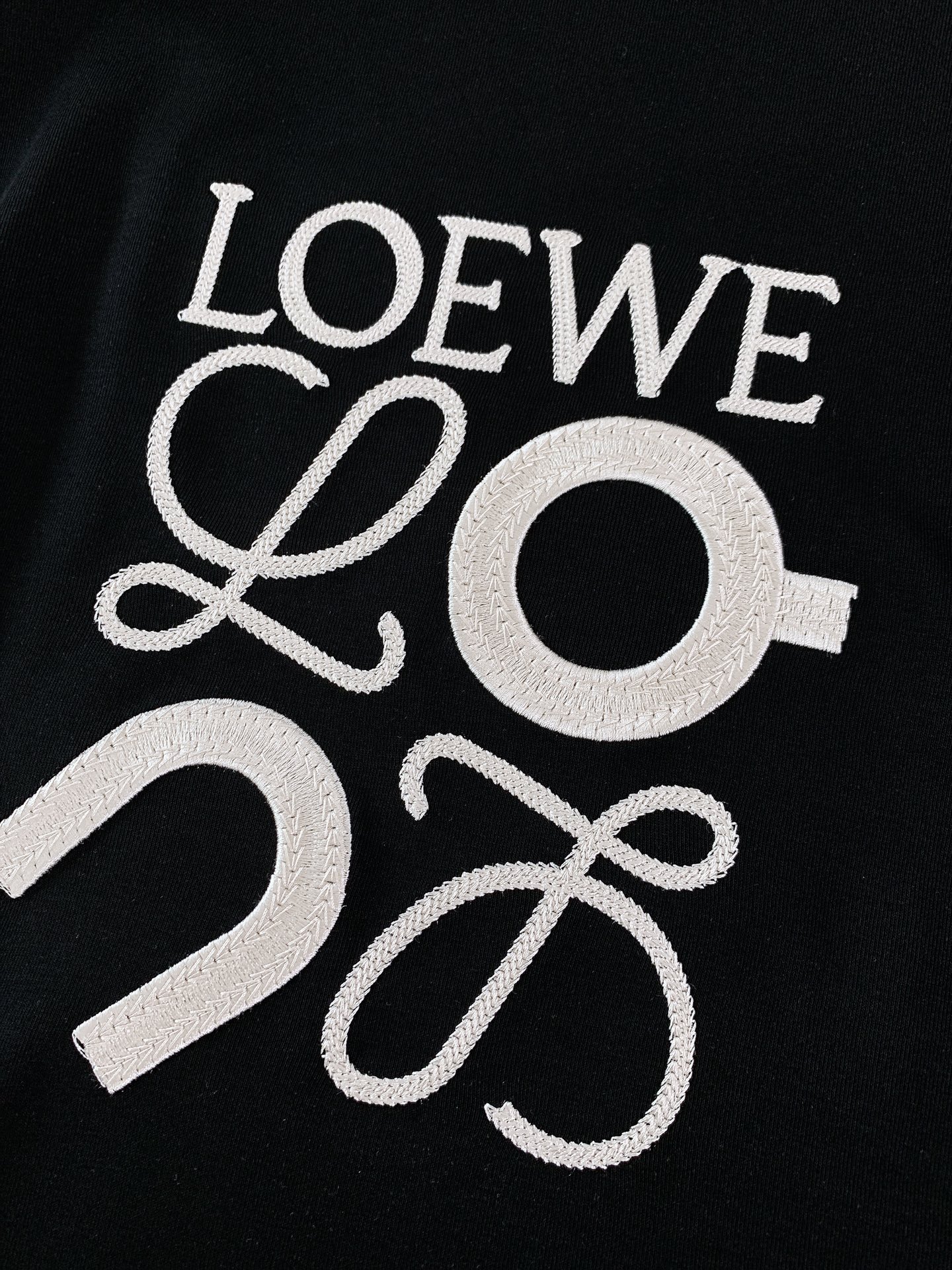 Loewe罗意威2024FW早秋新品圆领打底T恤立体感logo微廓形半袖打底T恤定制雪柔棉打造手感面糯有