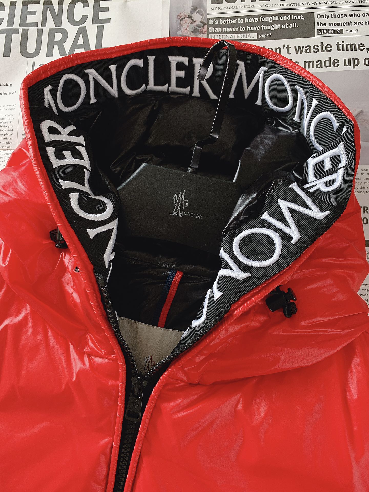 Moncler蒙口连帽羽绒马甲设计感与颜值爆棚的羽绒外套品控可以直接入手不容过错的高端臻品！客供进口采用