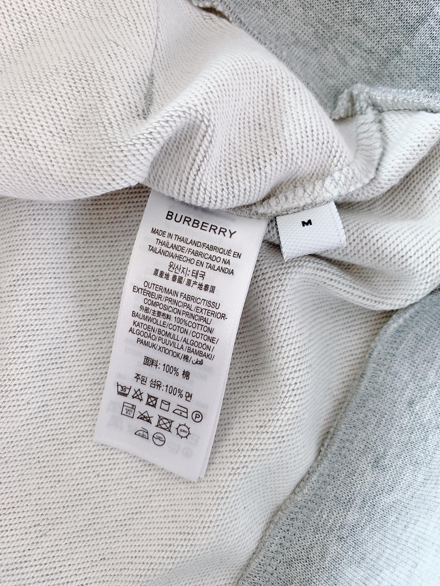 Burberry巴宝莉2024FW秋冬新品战马印花拉链连帽卫衣简约的设计越简单越考验设计师的水平看细节肩