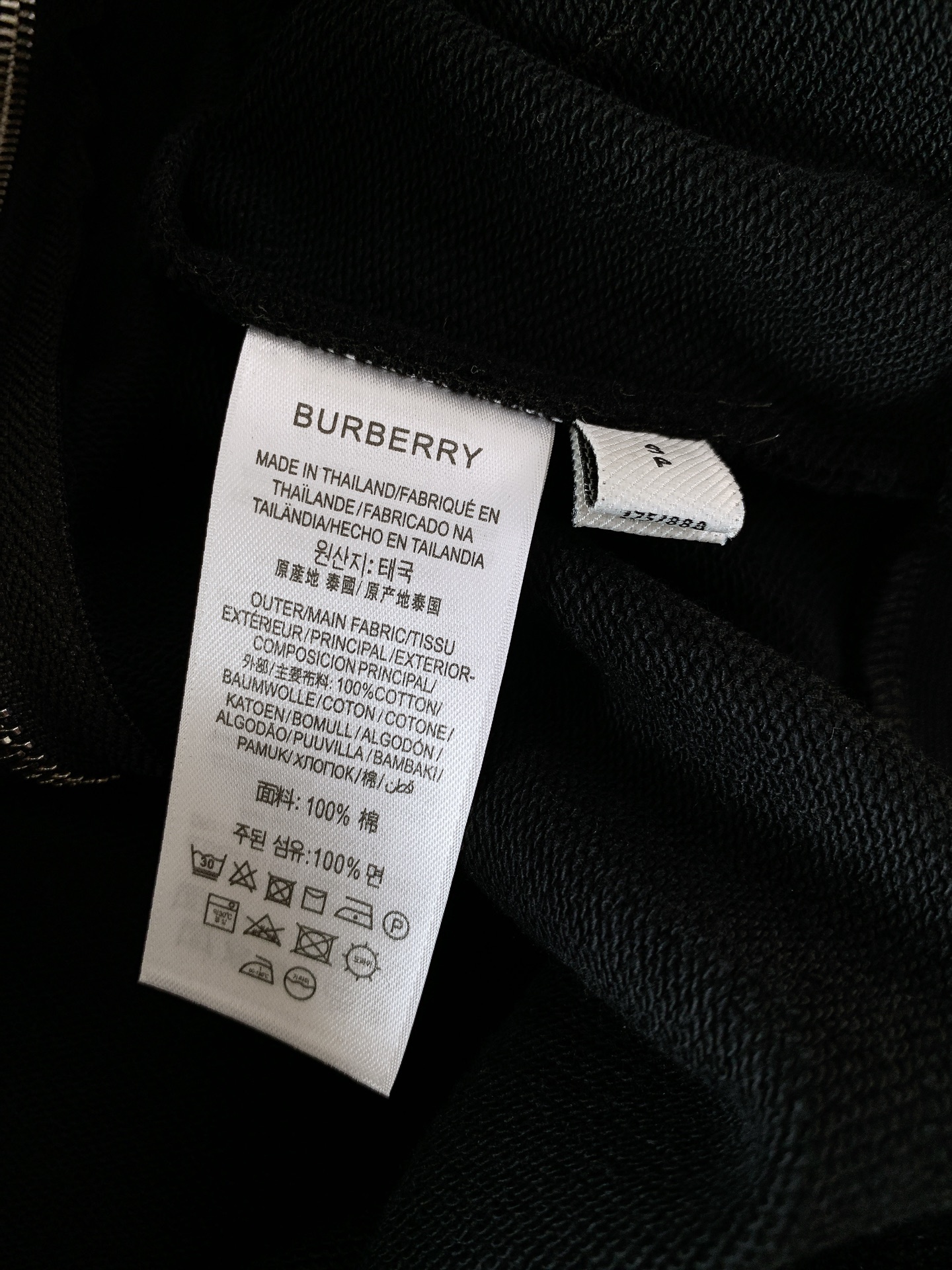 Burberry巴宝莉2024FW秋冬新品拉链连帽卫衣简约的设计越简单越考验设计师的水平看细节肩部的双缝