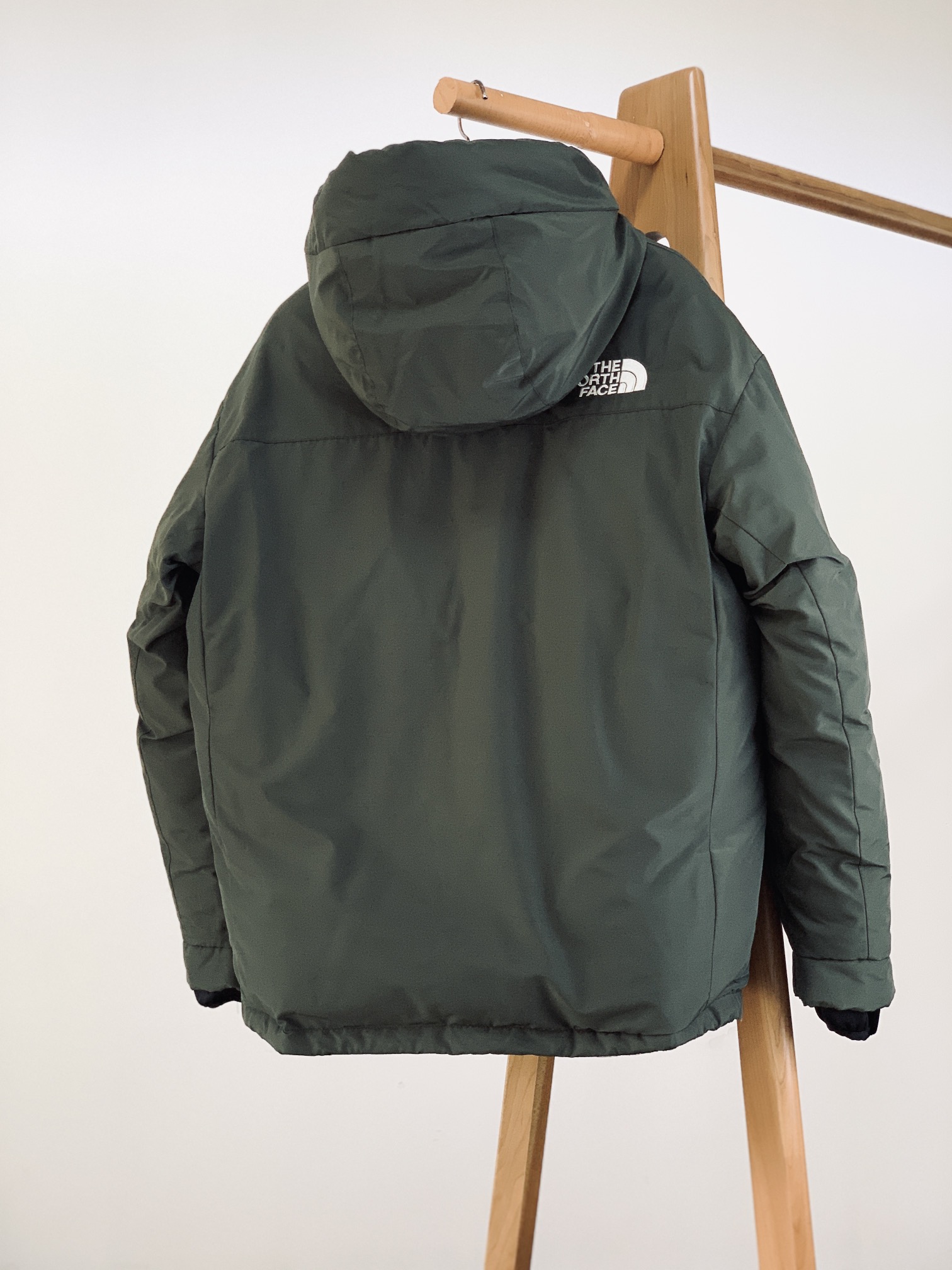 TheNorthFace北面极地户外工装连帽羽绒服巅峰之作！户外登山系列爆炸厚实可以抵御零下几十度的严寒