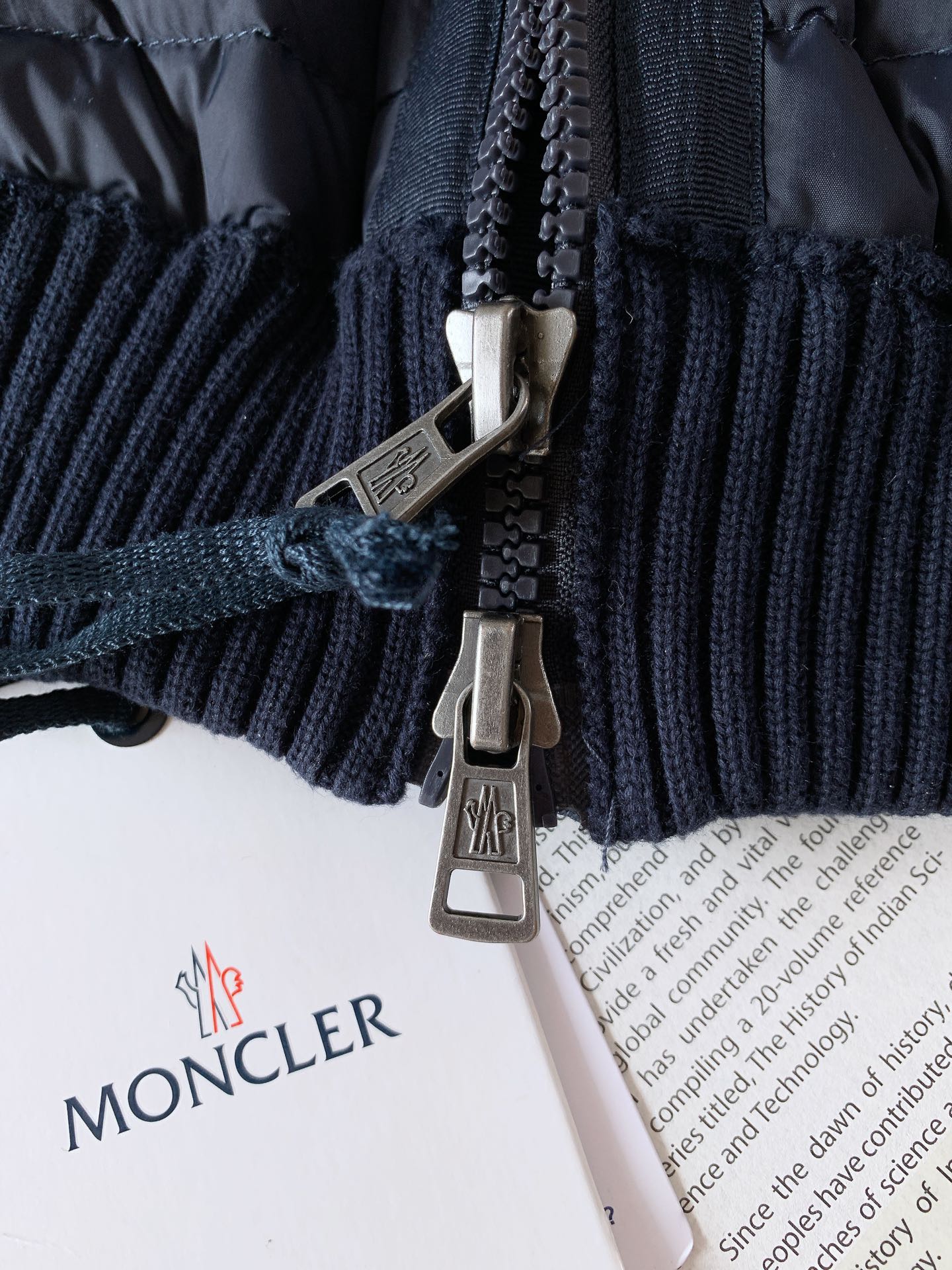 Moncler蒙口2024FW秋冬新品连帽针织拼接夹克羽绒条纹绗缝短款收身版型百搭不挑人原版定制国标90