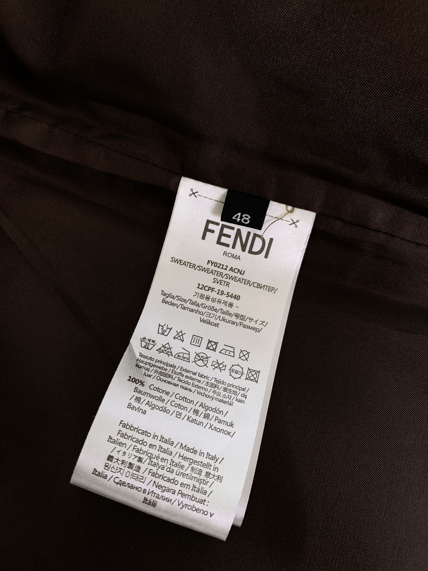 Fendi芬迪2024FW秋冬新品满印提花牛津衬衫外套采用丝光提花牛津布面料纯棉丝光纱线定织而成面料克重