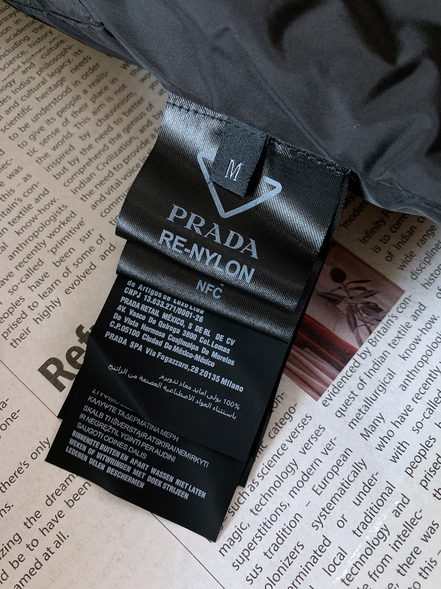 Prada普拉达2024FW秋冬新品可拆卸两穿棉服夹克外套定制高品质聚酯纤维面料!客供五金辅料装饰线条流