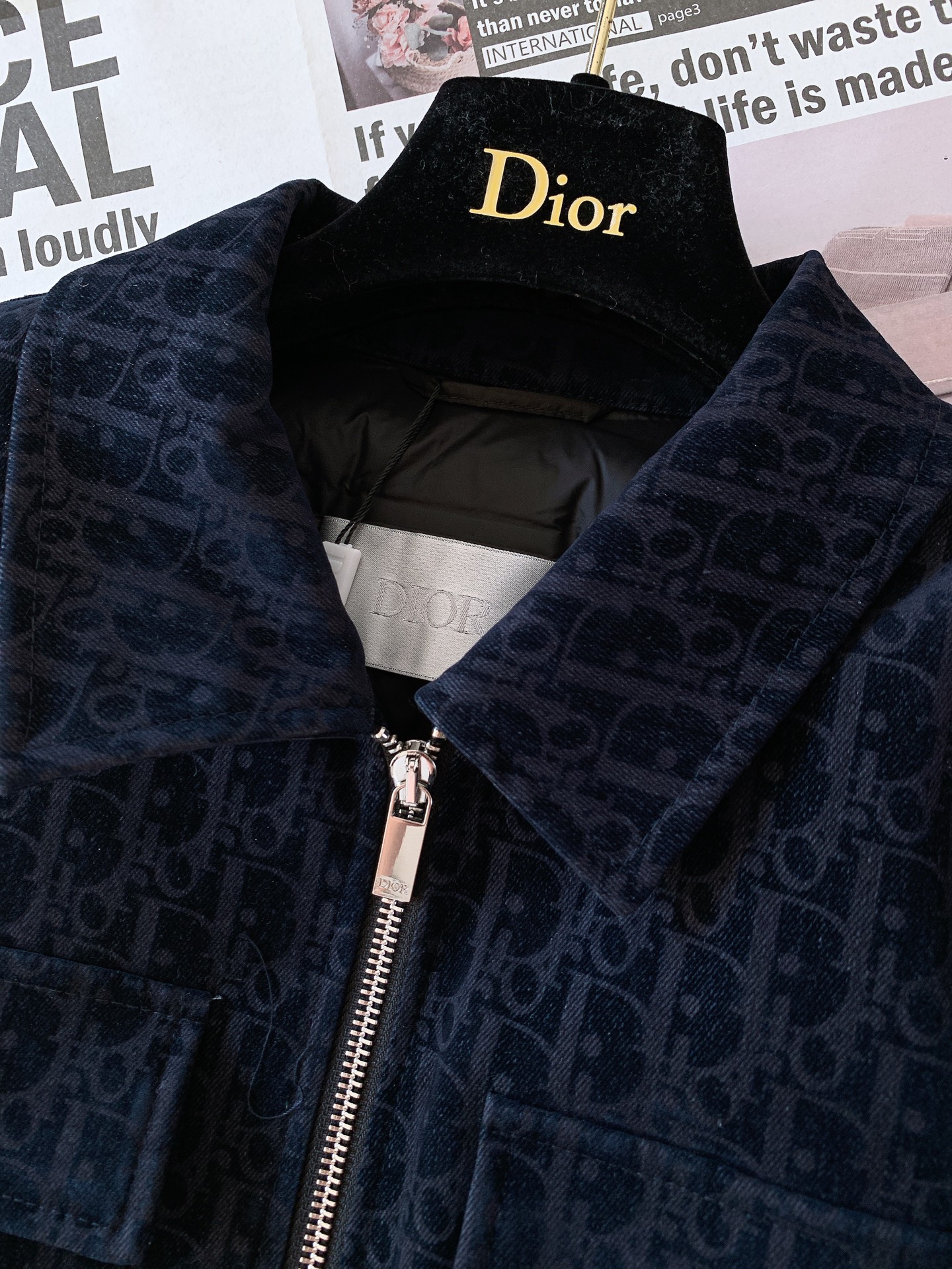 DiorHomme迪奥桀傲2024FW秋冬新品Obliqu满印牛仔提花翻领羽绒服客供定织提花牛仔面料质感