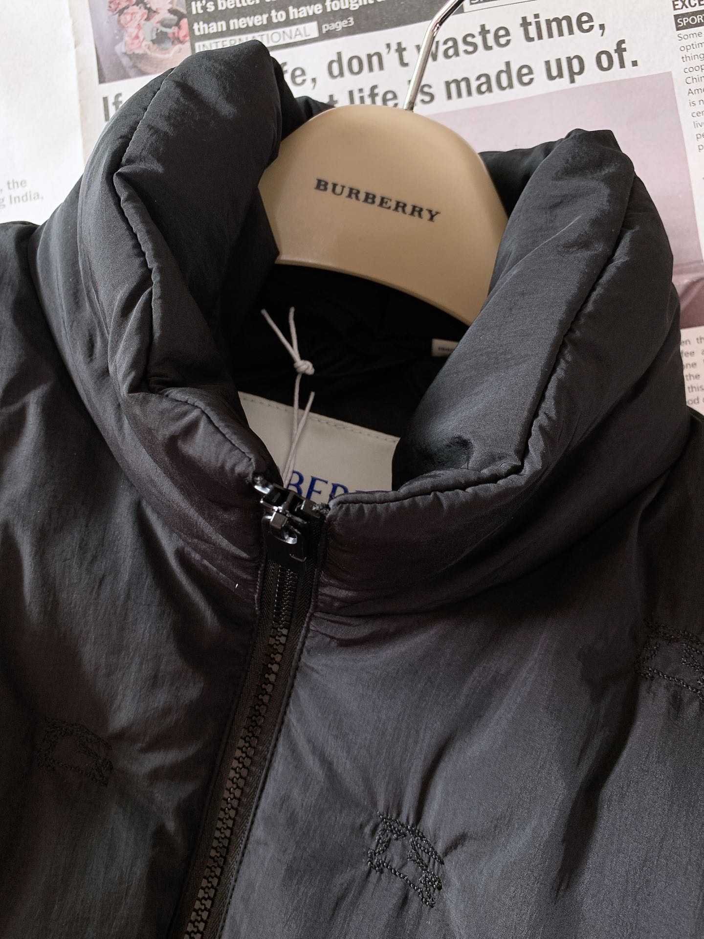 Burberry巴宝莉2024FW秋冬新品新款尼龙羽绒服充盈填充鹅绒和鹅毛成分点缀马术骑士徽标EKD刺绣