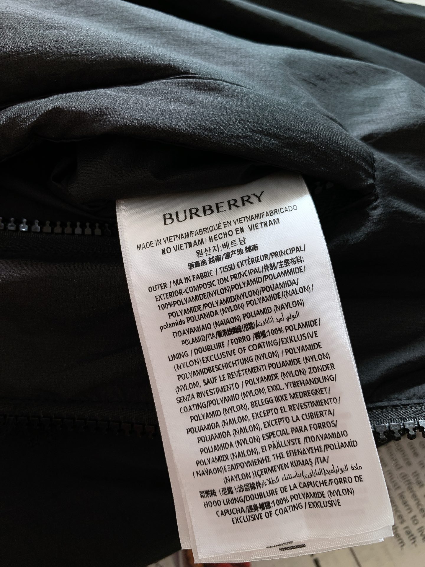 Burberry巴宝莉2024FW秋冬新品新款尼龙羽绒服充盈填充鹅绒和鹅毛成分点缀马术骑士徽标EKD刺绣