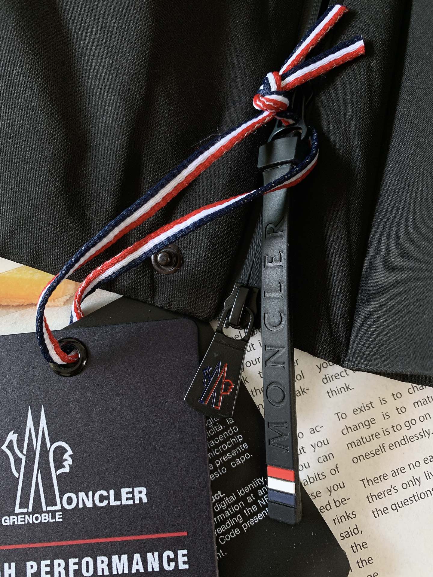 Moncler蒙口2024FW秋冬新品Grenble压胶滑雪羽绒服彰显造型气质的不朽传奇.极致款的休闲户