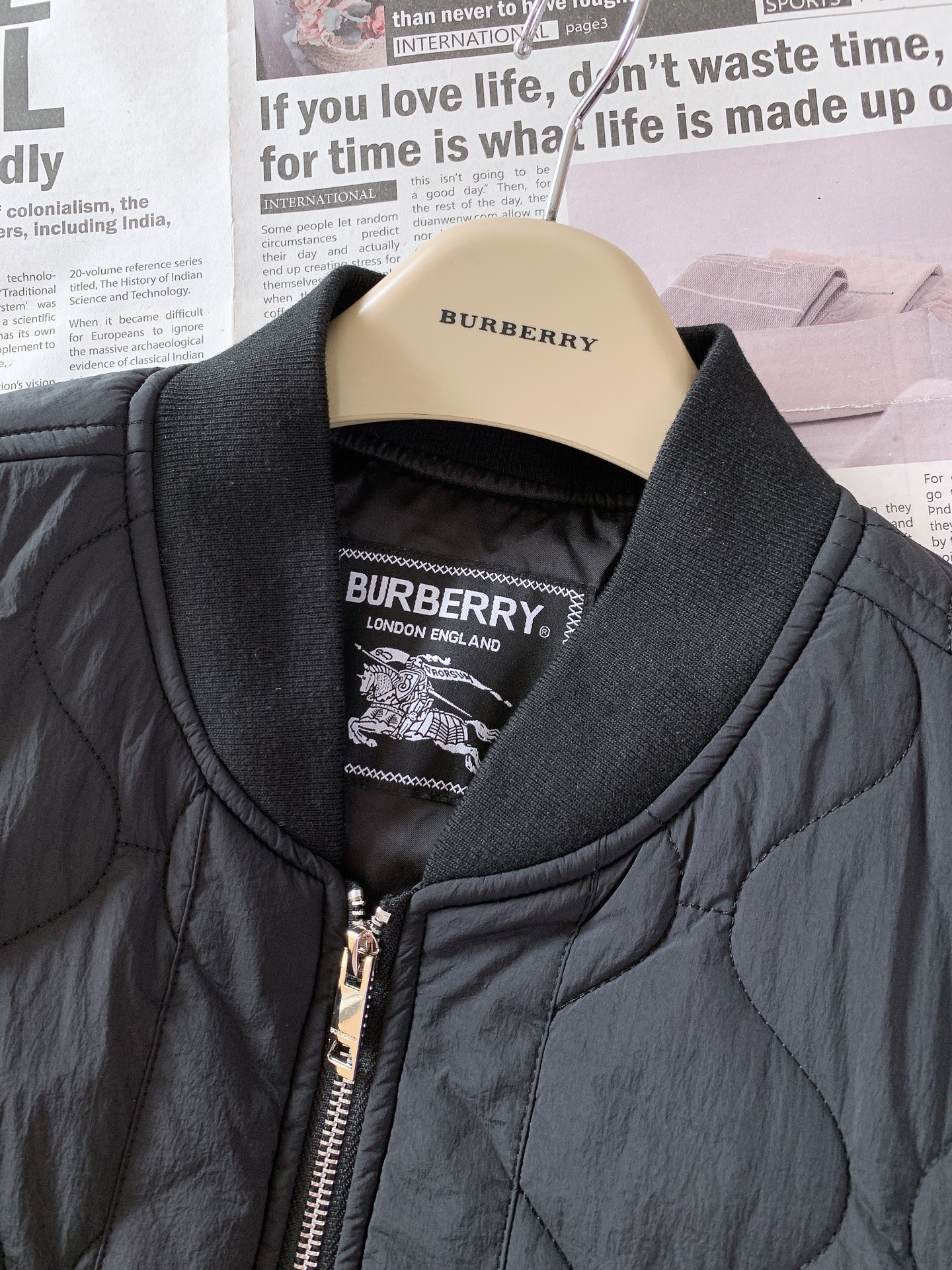 Burberry巴宝莉2024FW秋冬新品休闲棉服夹克外套秀场灵感柜制高品细节定制创新型防水防风外料胸前