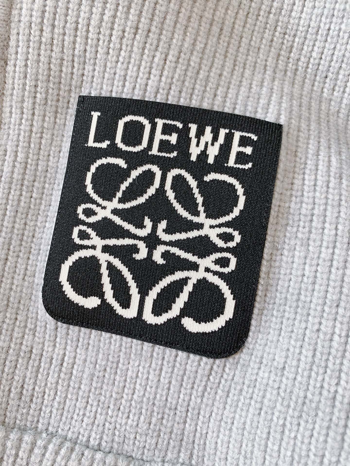 Loewe罗意威2024FW秋冬新品休闲连帽拉链针织衫极具腔调型的一款羊绒羊毛混纺毛衣纯色设计客供进口羊