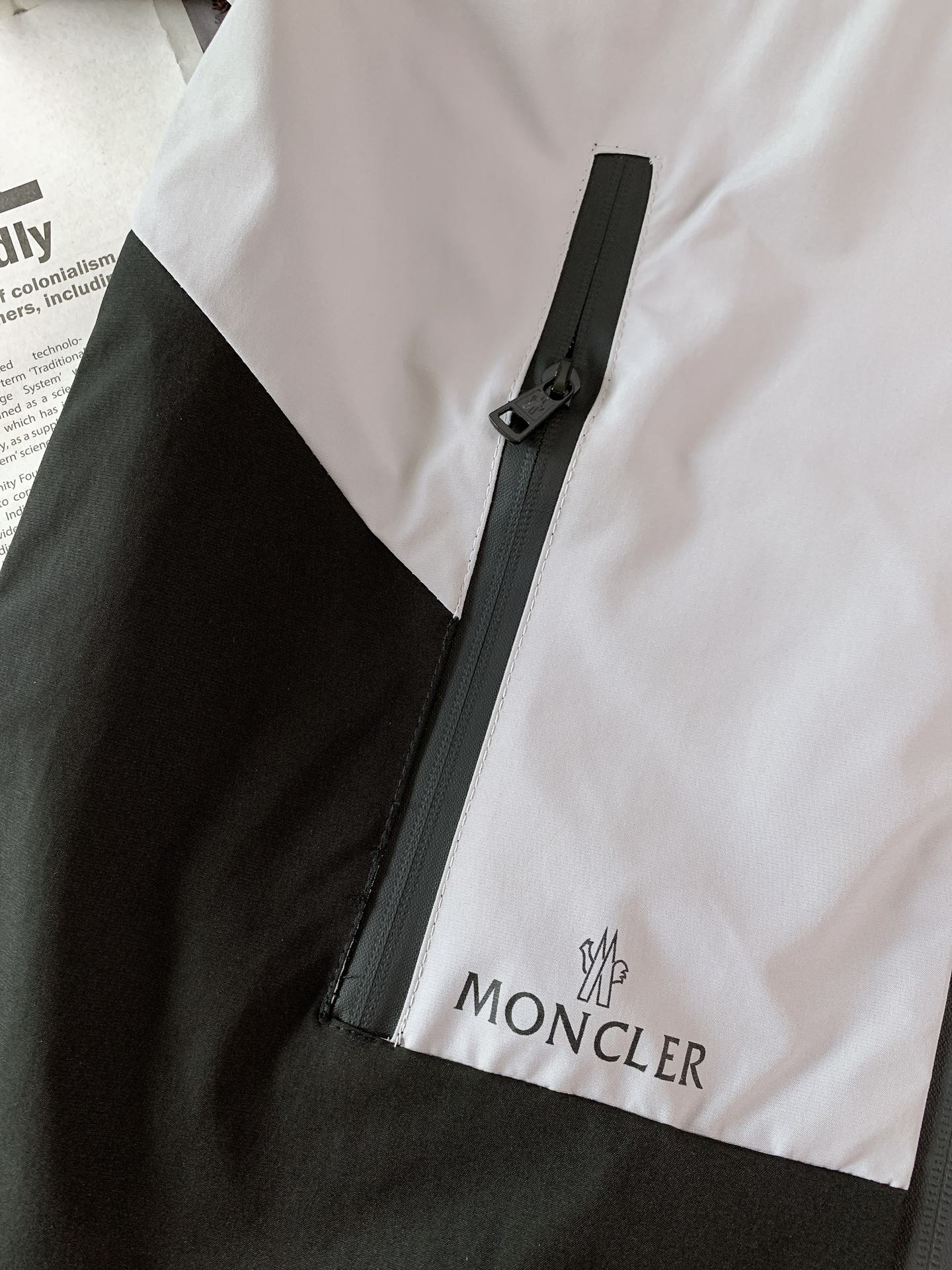 Moncler蒙口2024FW秋冬新品撞色连帽风衣外套真神仙单品呀工装风+嘻哈风的完美融合立领连帽的设计