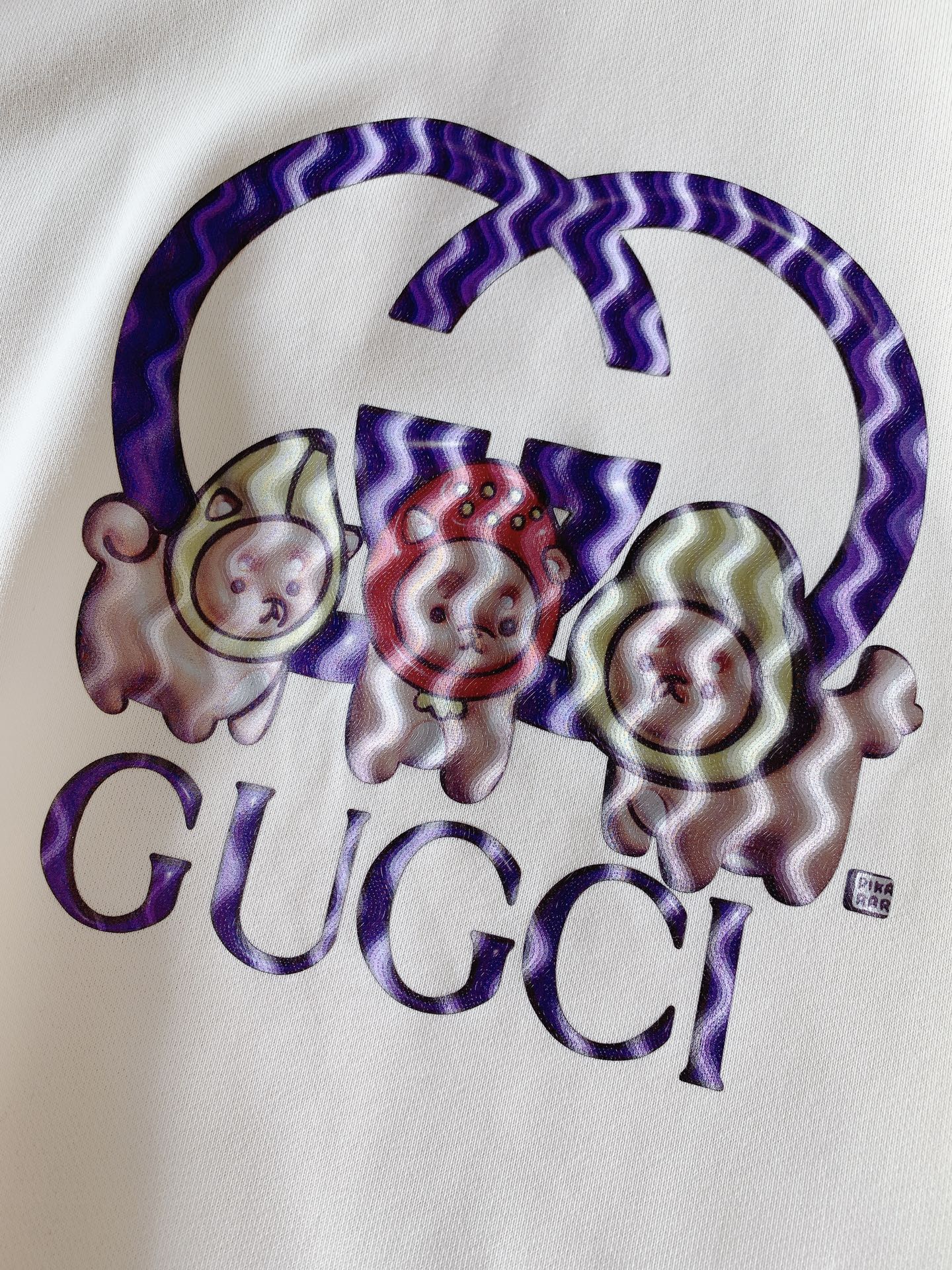 Gucci古驰2024FW早秋新品卡通印花套头卫衣以缀饰活力印花的运动单品品牌织带继续为整个设计注入复古