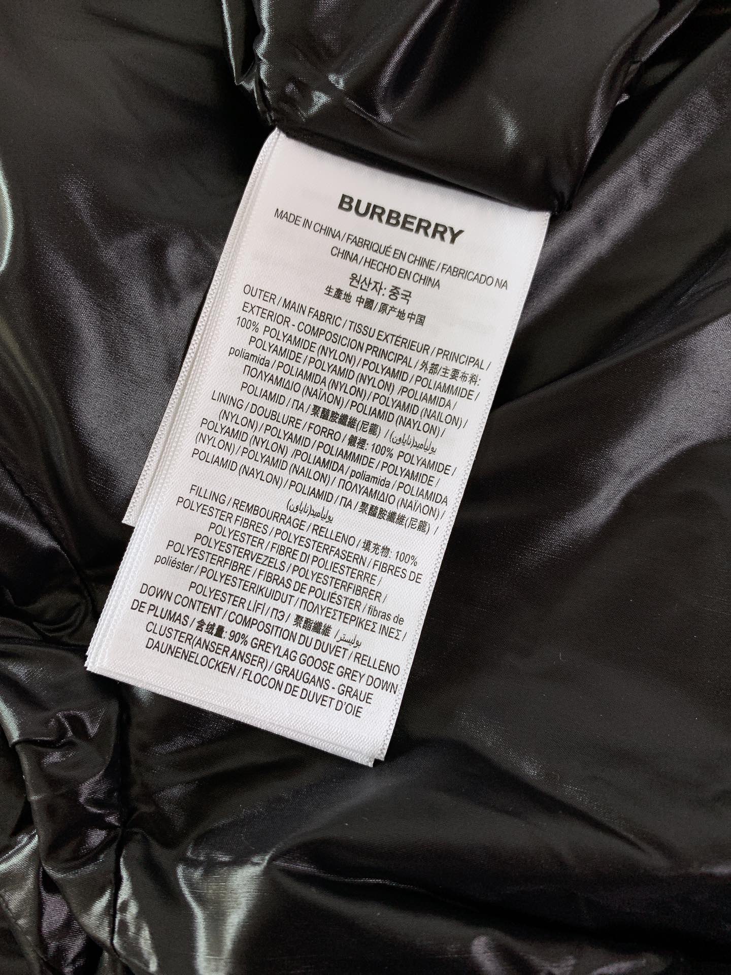 Burberry巴宝莉马术骑士徽标羽绒服原版购入于北京SKP面料采用尼龙亮光这是高端羽绒服常用的一种材质