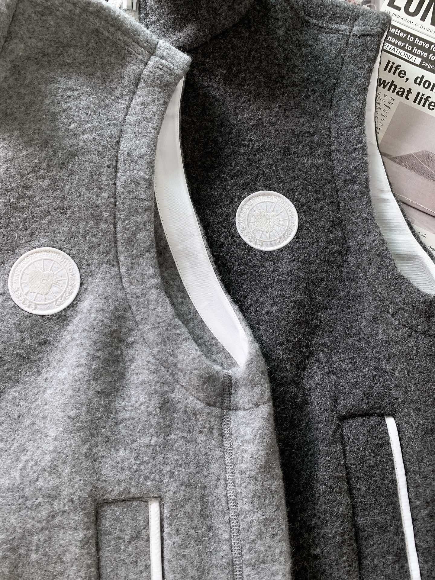 Canada Goose 加拿大鹅 男款强缩针织毛圈羊毛混纺莱赛尔纤维内里拉毛抓绒小立领马甲
关于款