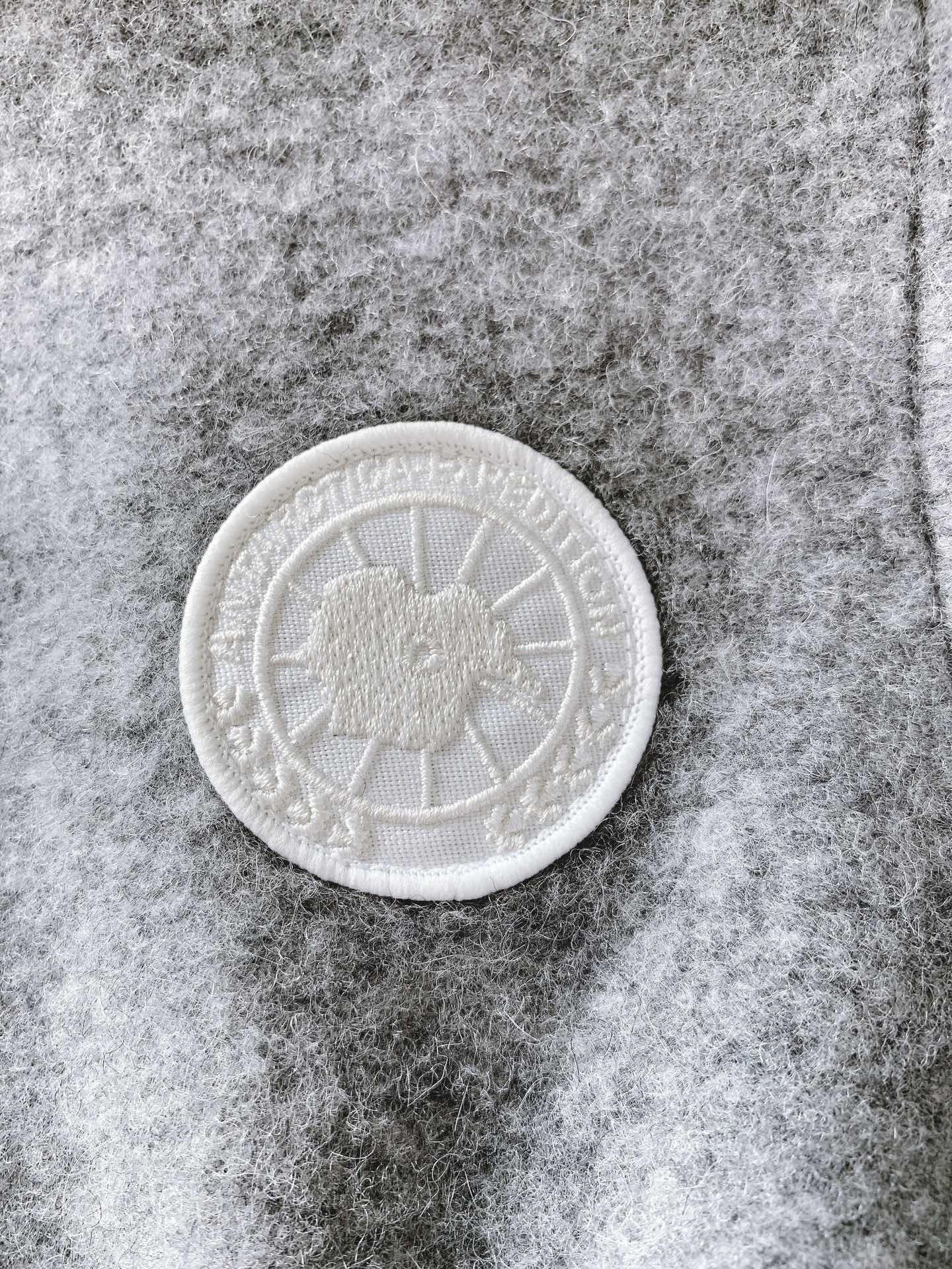 Canada Goose 加拿大鹅 男款强缩针织毛圈羊毛混纺莱赛尔纤维内里拉毛抓绒小立领马甲
关于款