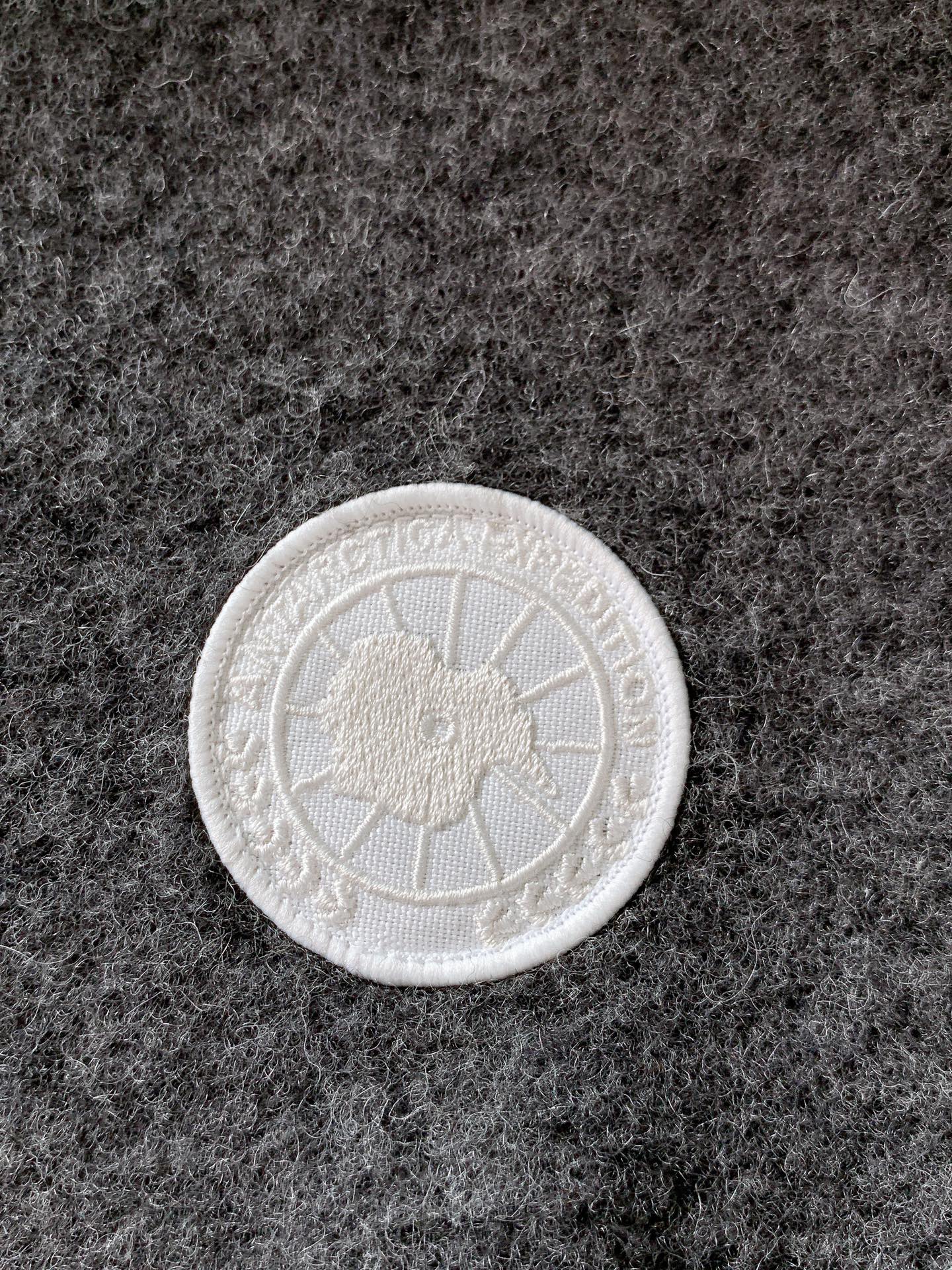 
Canada Goose 加拿大鹅 男款强缩针织毛圈羊毛混纺莱赛尔纤维内里拉毛抓绒小立领马甲

关于款