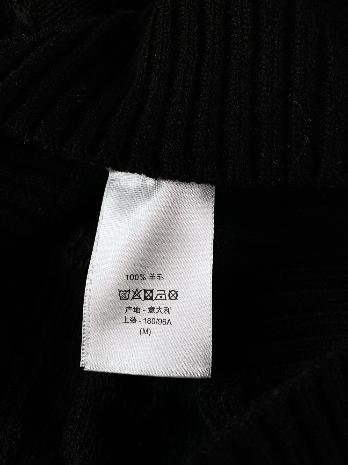 Dior Homme 迪奥·桀傲 休闲套头针织衫，CD Icons 系列以随意而优雅的风格彰显Dio的经