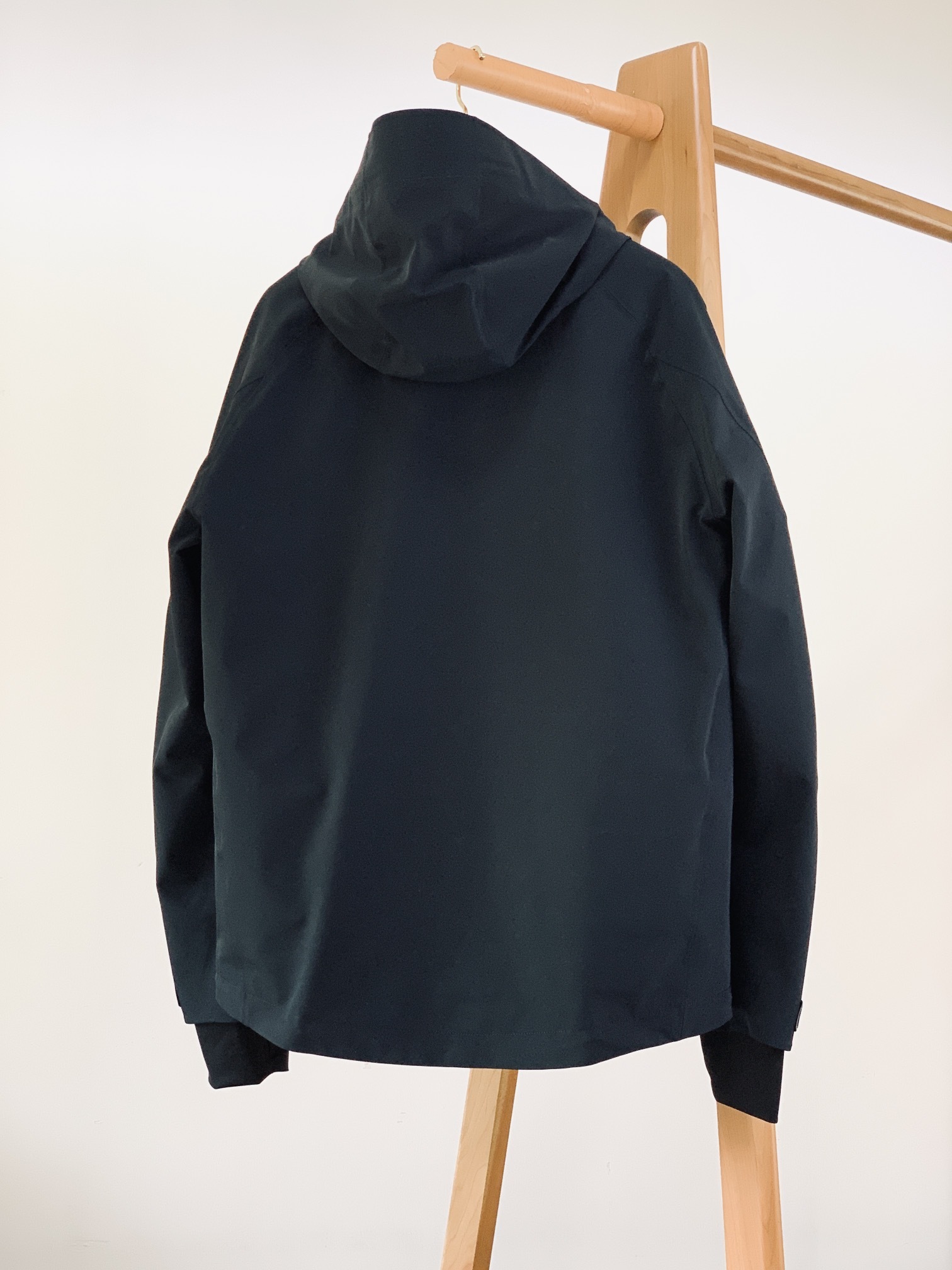 LoroPiana L.P 男款科技三防面料压胶工艺立裁解构连帽滑雪三合一外套关于款式及设计:lP🆕出品