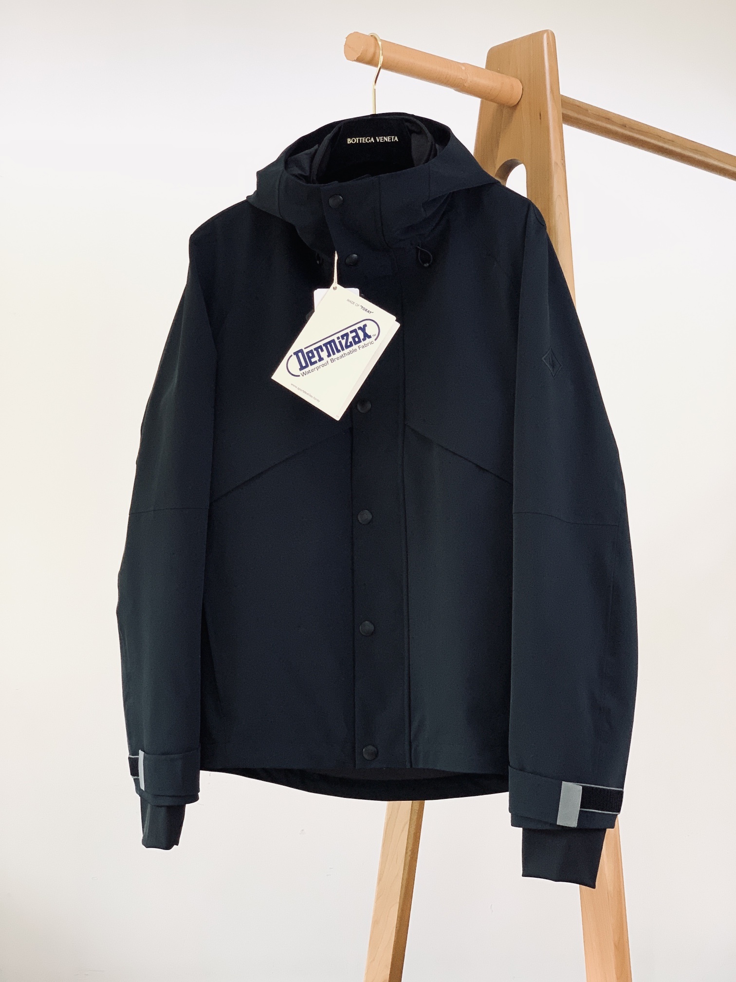 LoroPiana L.P 男款科技三防面料压胶工艺立裁解构连帽滑雪三合一外套关于款式及设计:lP🆕出品