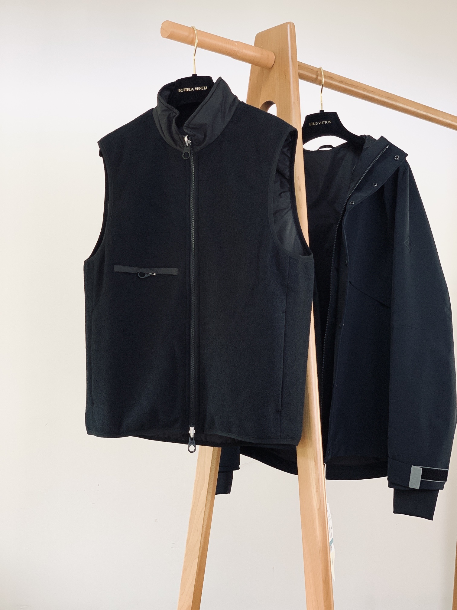 LoroPiana L.P 男款科技三防面料压胶工艺立裁解构连帽滑雪三合一外套关于款式及设计:lP🆕出品