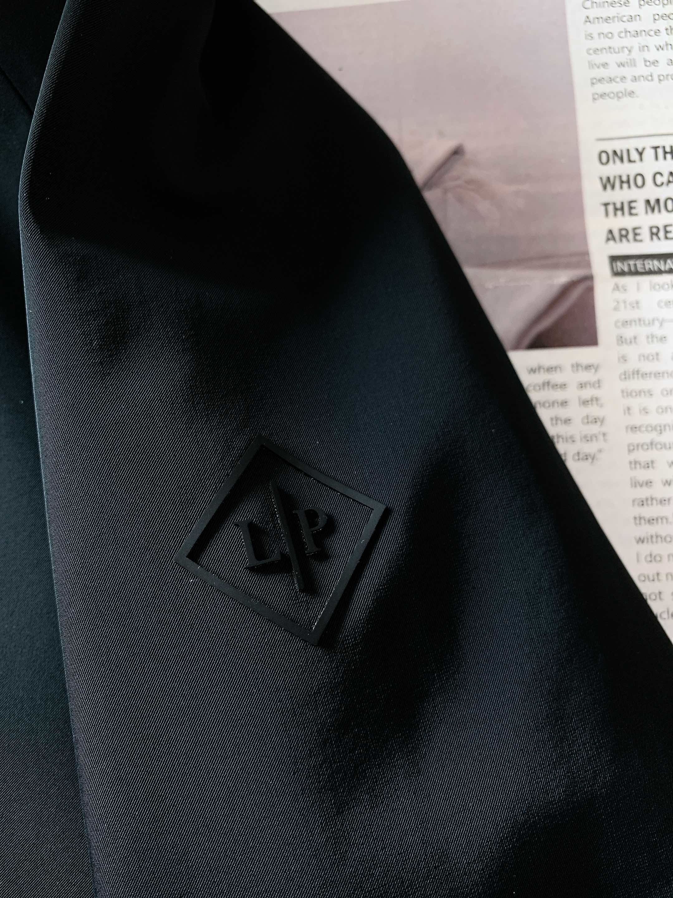 LoroPiana L.P 男款科技三防面料压胶工艺立裁解构连帽滑雪三合一外套关于款式及设计:lP🆕出品