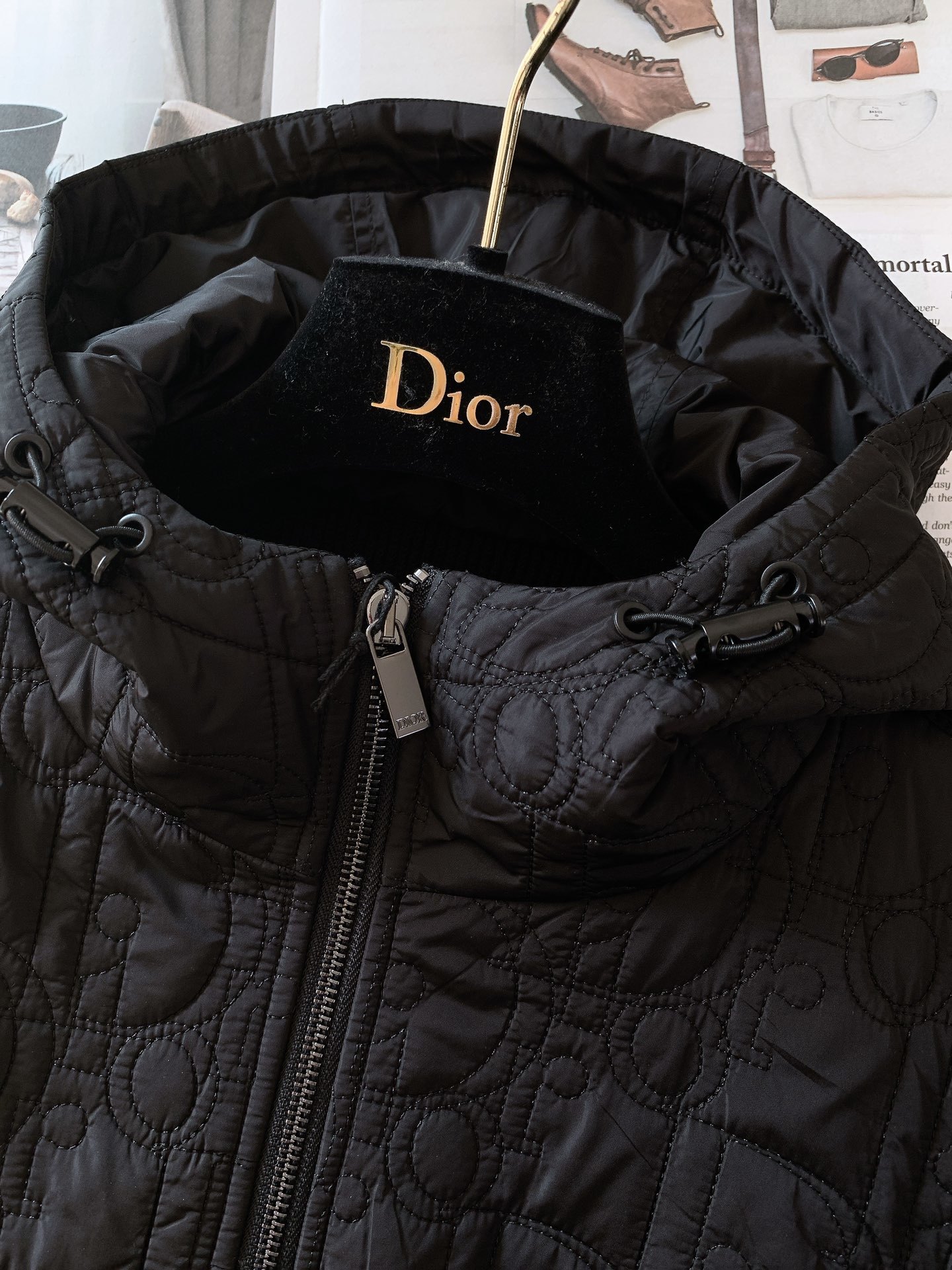Dior Homme 迪奥·桀傲 连帽提花毛织拼接外套,这款连帽短向Dio经典的Oblique 印花致