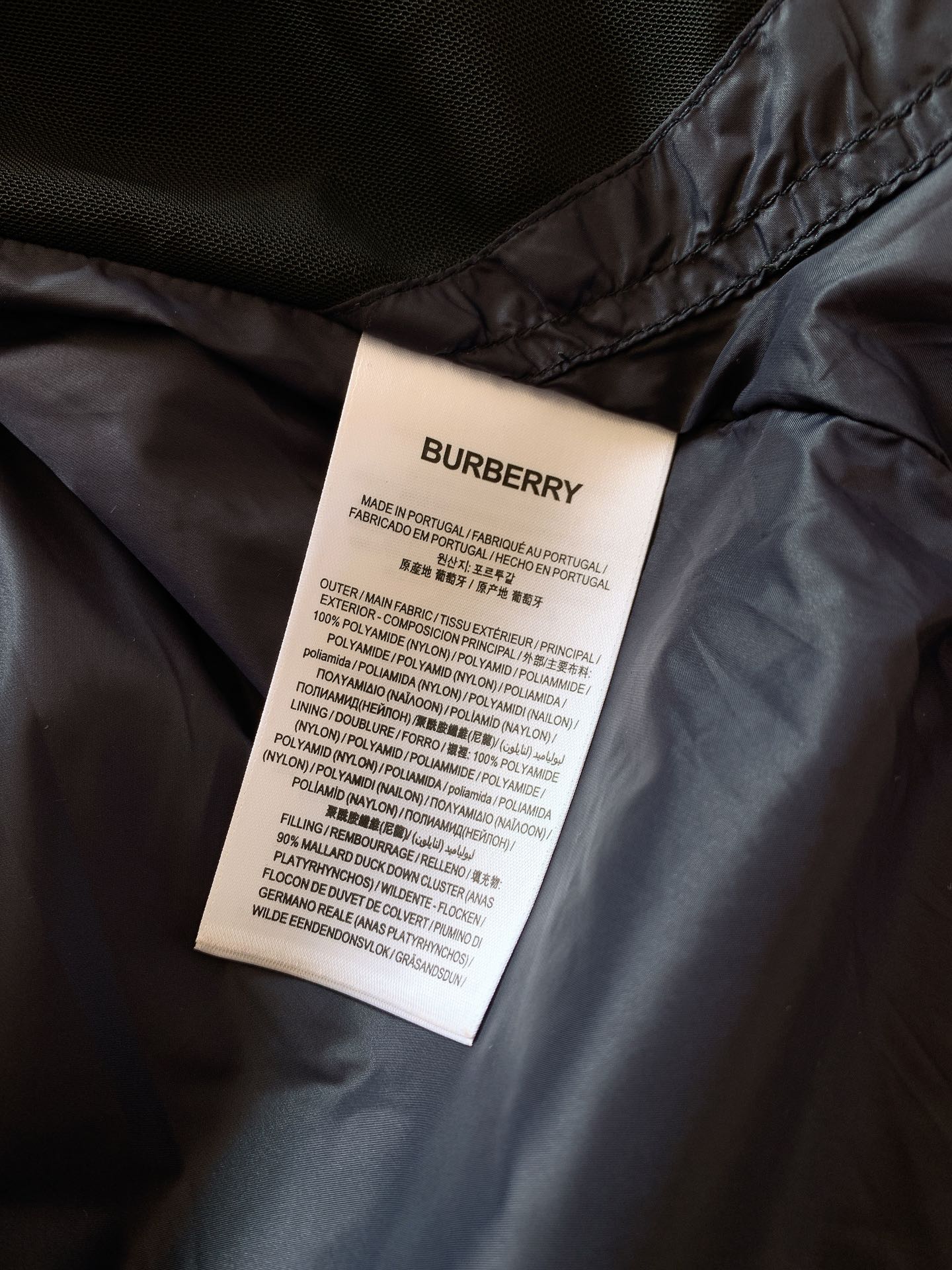 Burberry巴宝莉2024FW秋冬新品休闲二合一连帽羽绒服搭配可拆卸衣袖衣帽可作为或穿着采用焕新的简