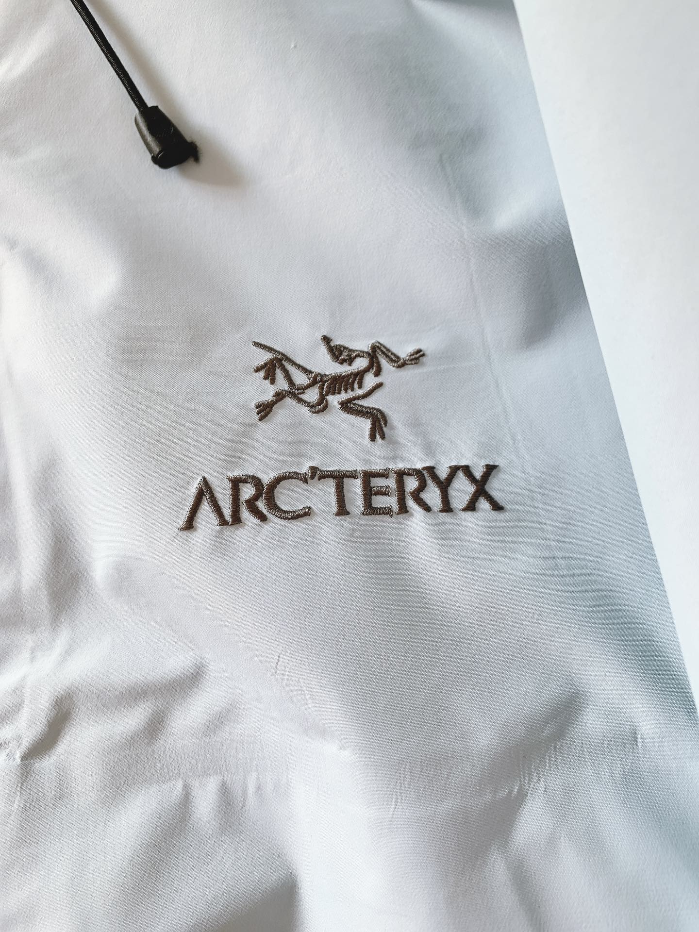 ARCTERYX始祖鸟鸟家王炸款三合一冲锋衣羽绒服了来了！一衣三穿！内胆带logo轻薄户外级羽绒服！外层