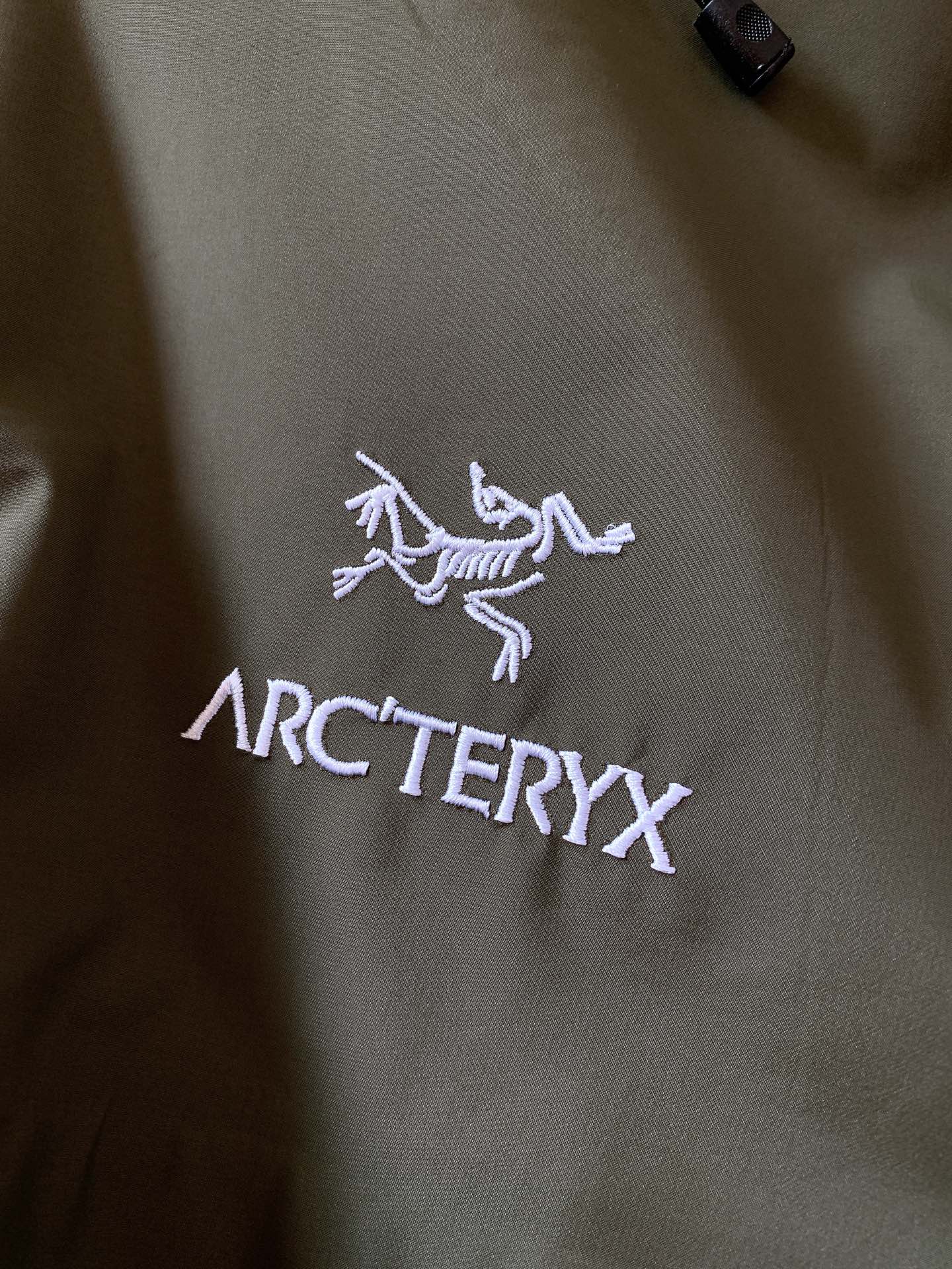 ARCTERYX始祖鸟鸟家王炸款三合一冲锋衣羽绒服了来了！一衣三穿！内胆带logo轻薄户外级羽绒服！外层