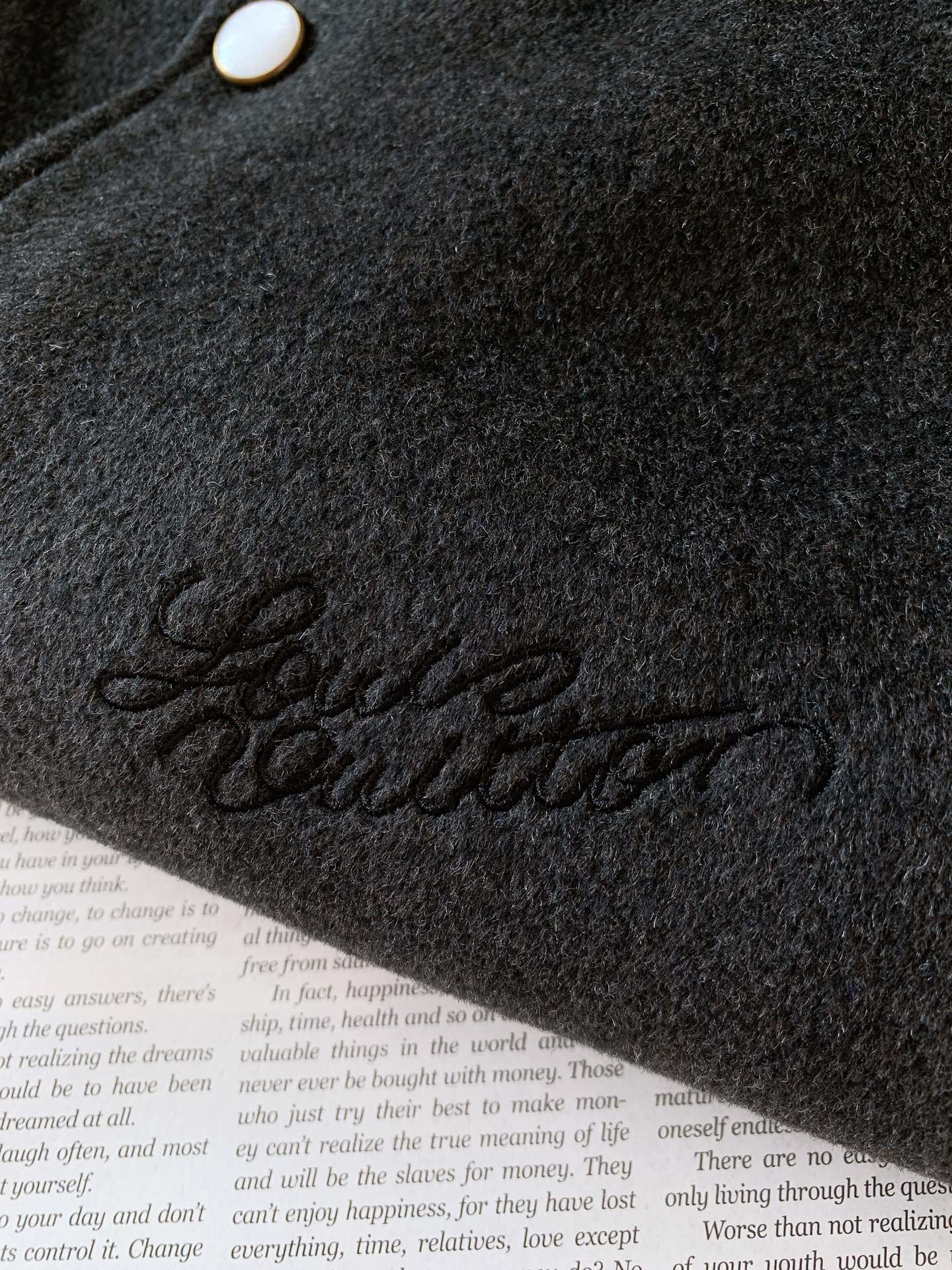 
LouisVuitton 路易威登 伊布拉希莫维奇 同款 棒球刺绣夹克外套，区别市场普通版本。以品牌精