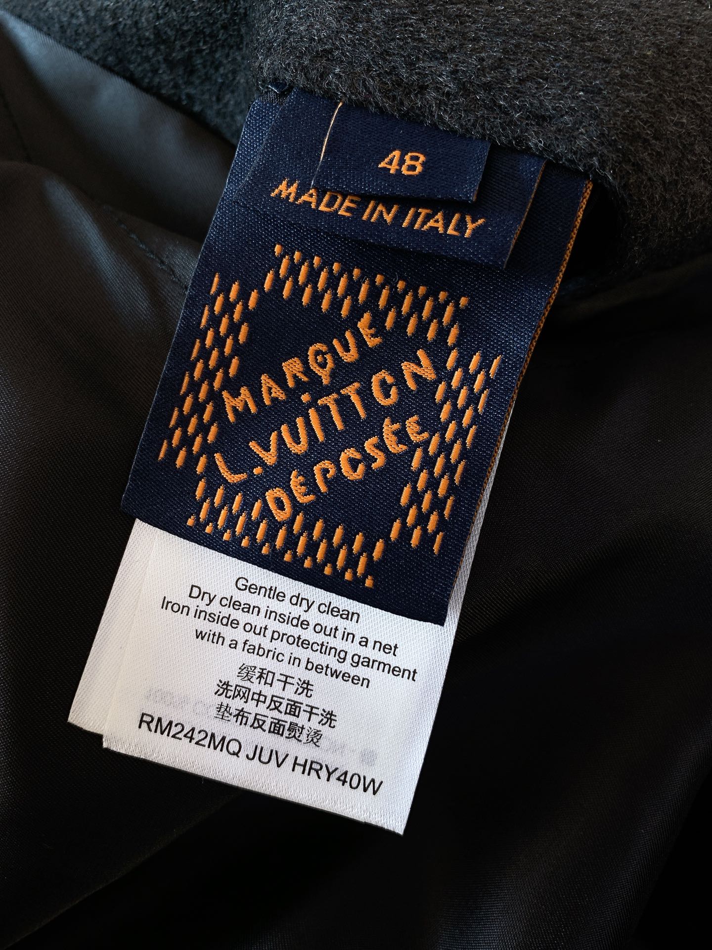 
LouisVuitton 路易威登 伊布拉希莫维奇 同款 棒球刺绣夹克外套，区别市场普通版本。以品牌精